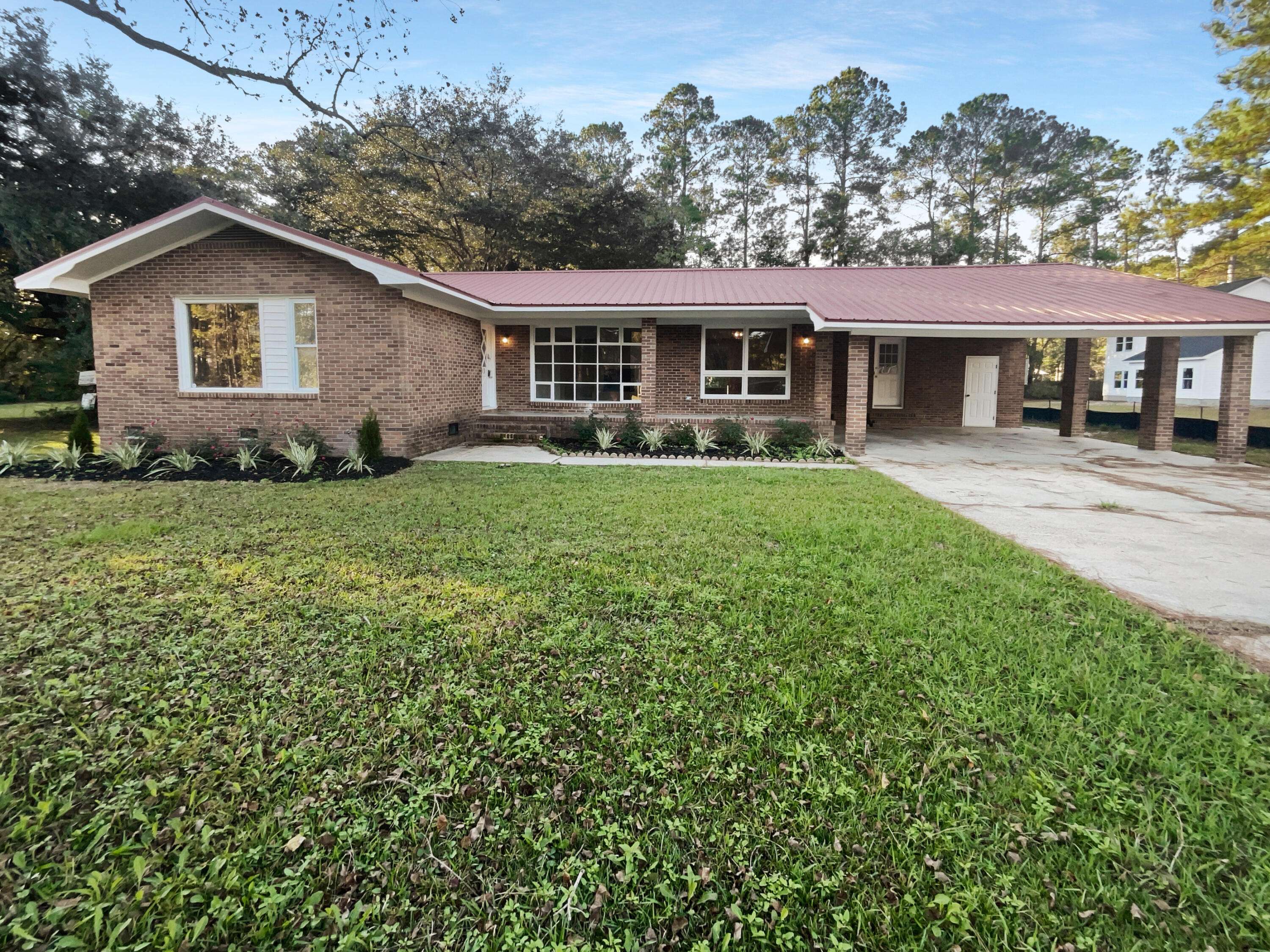 Summerville, SC 29483,103 Young Dr