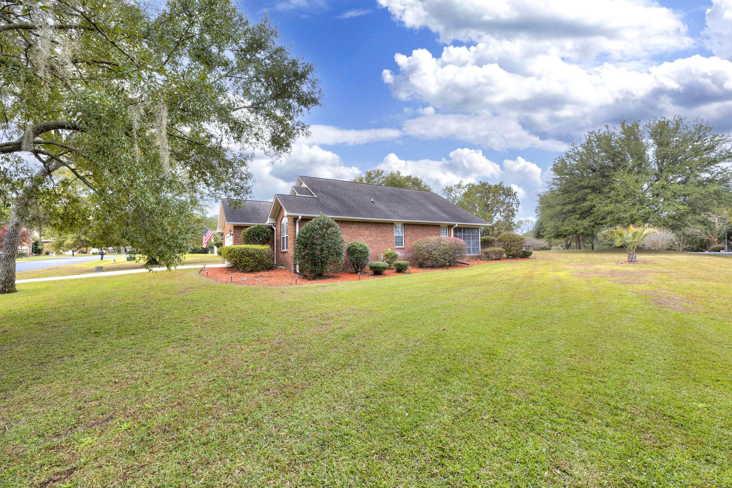 Manning, SC 29102,101 Oakview Cir