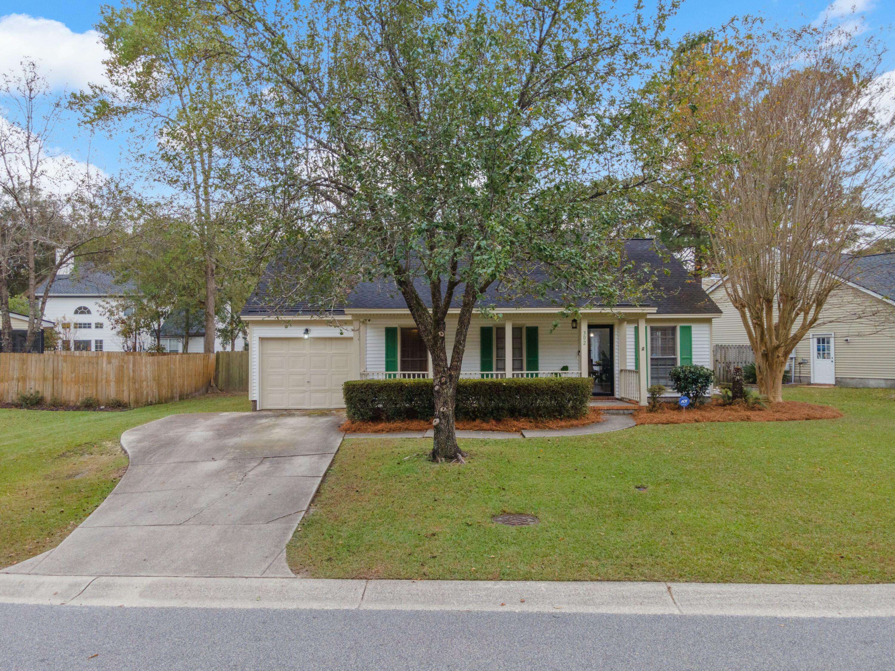 Summerville, SC 29485,302 Salterton St