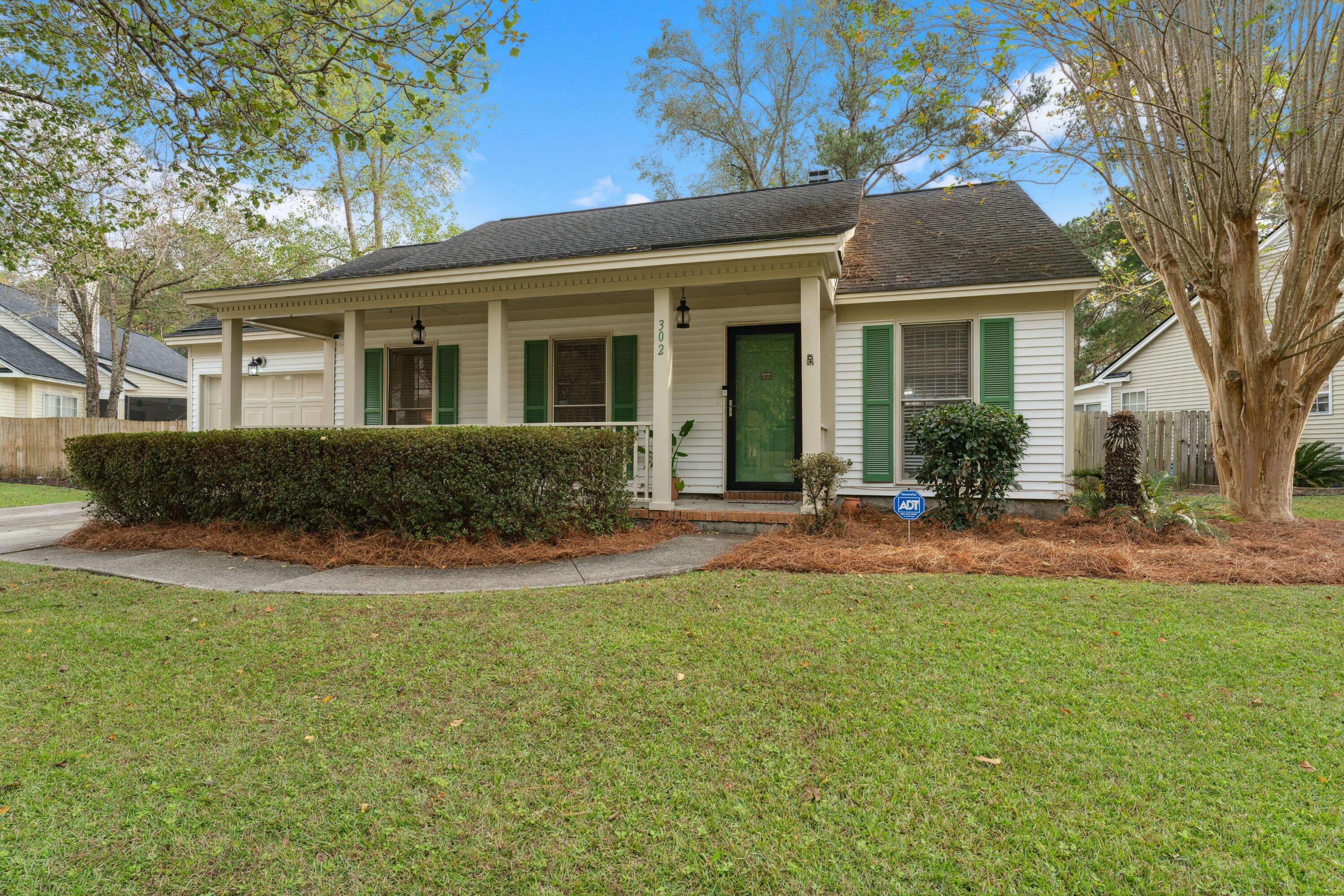 Summerville, SC 29485,302 Salterton St