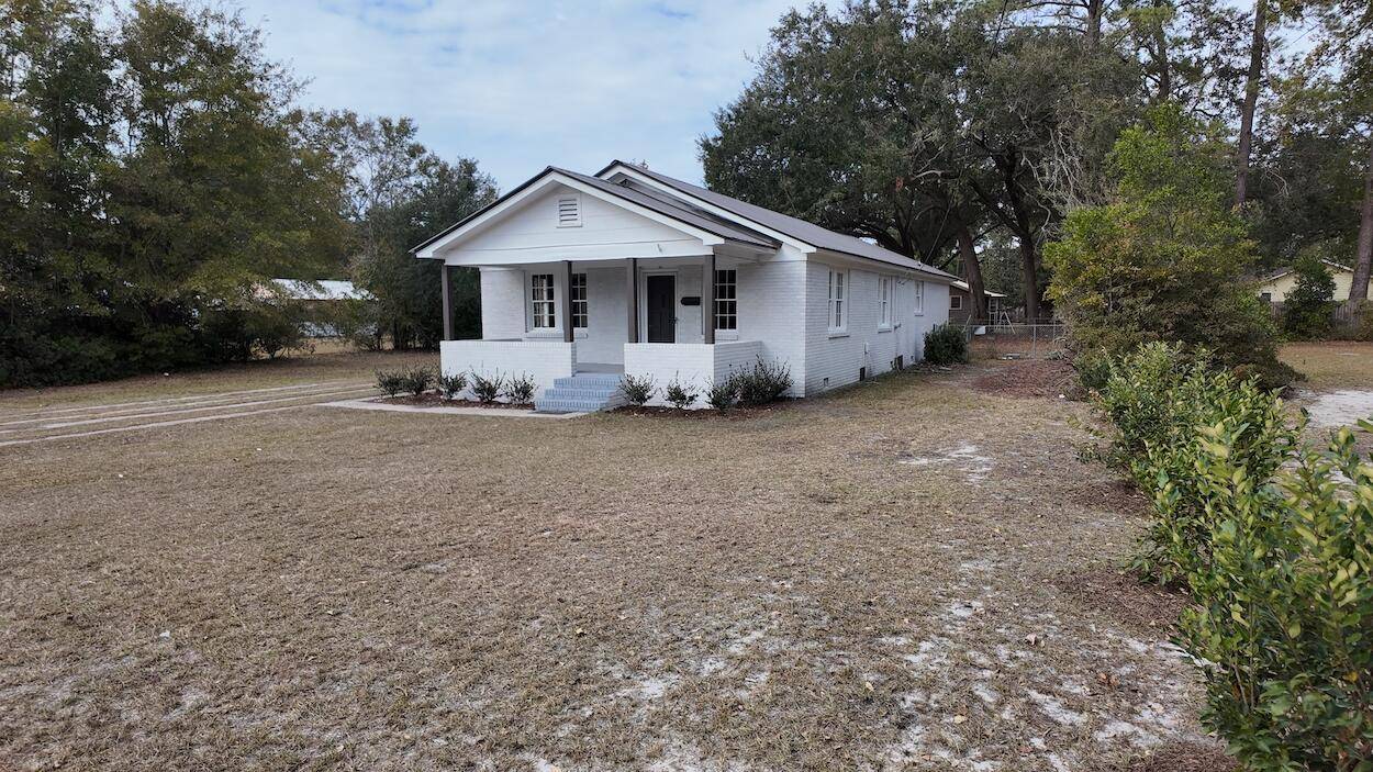 Walterboro, SC 29488,220 Thompson St