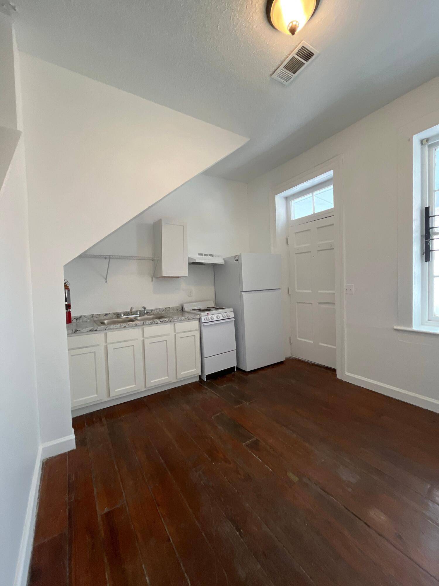 Charleston, SC 29403,126 Alexander St #F