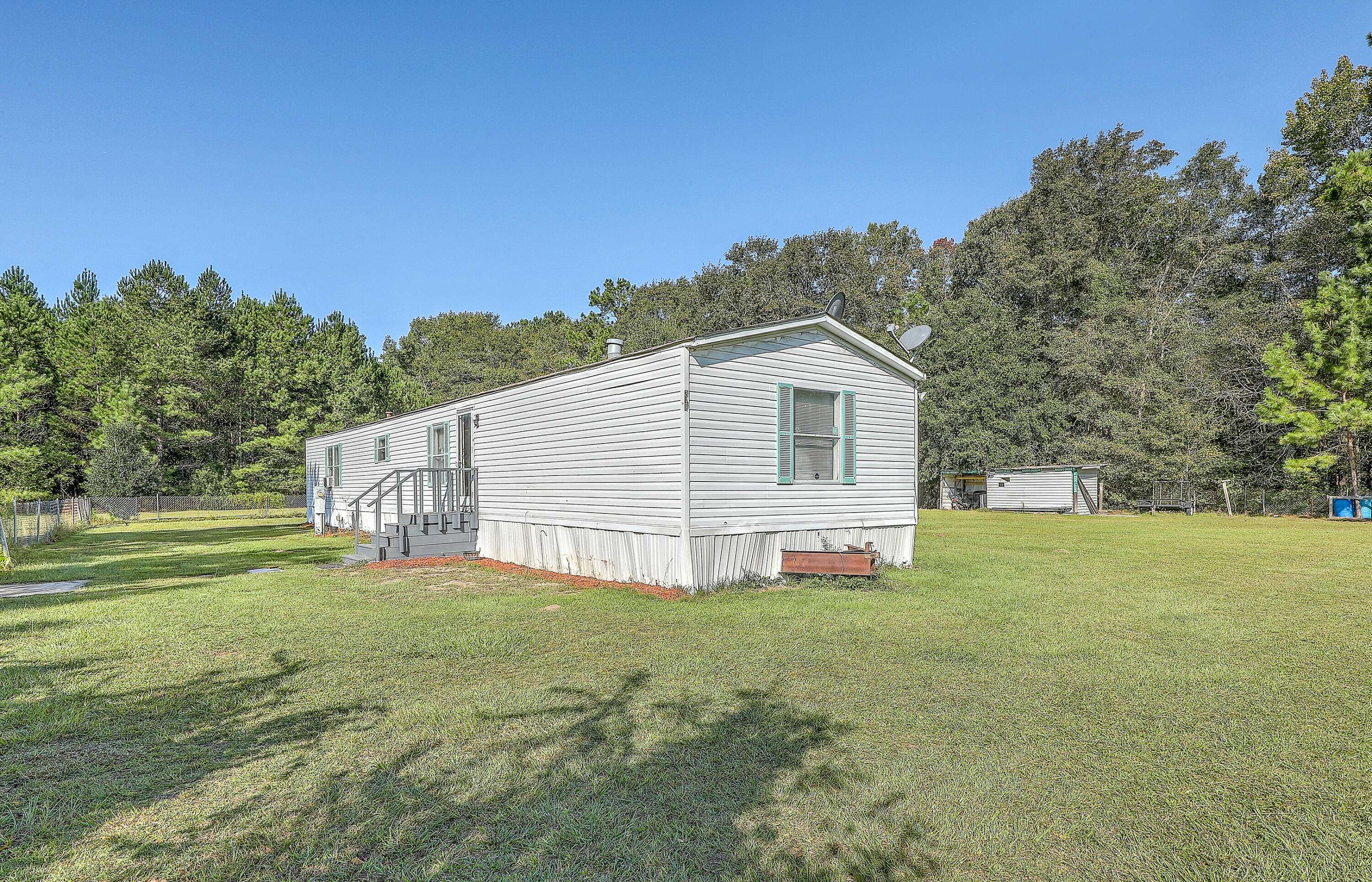 Saint Stephen, SC 29479,118 Rooster Ln