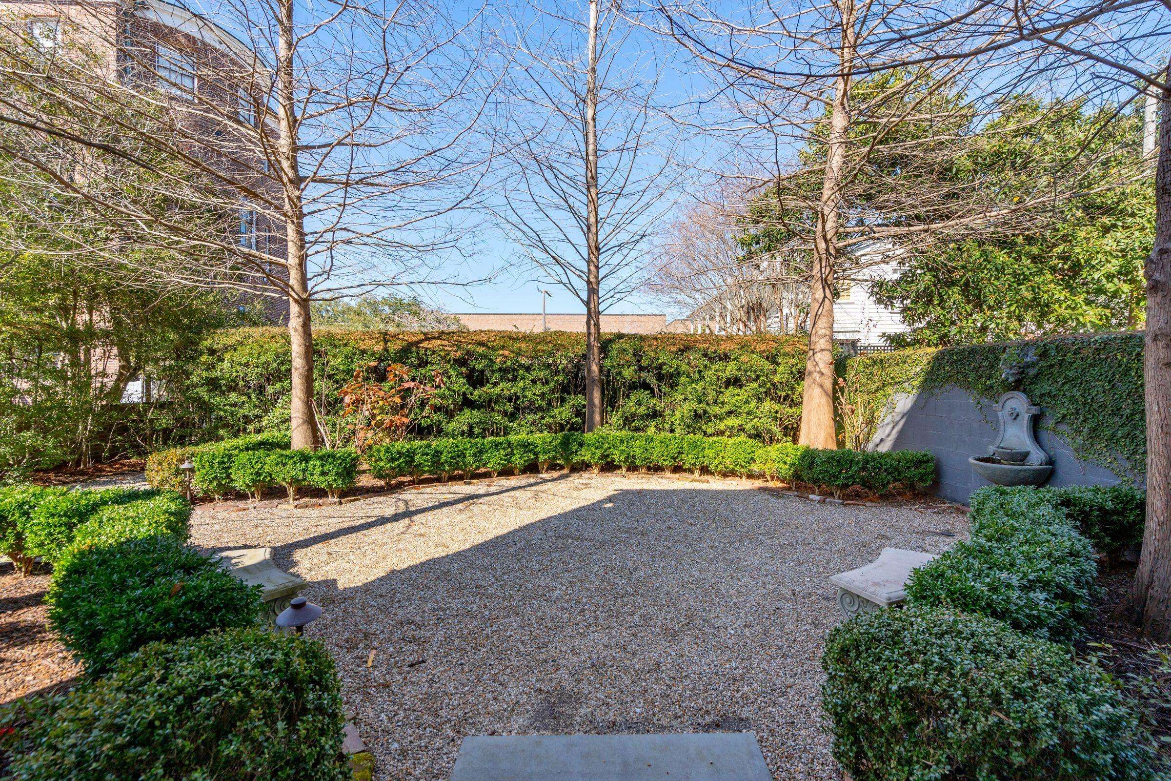 Charleston, SC 29403,4 Ashmead Pl