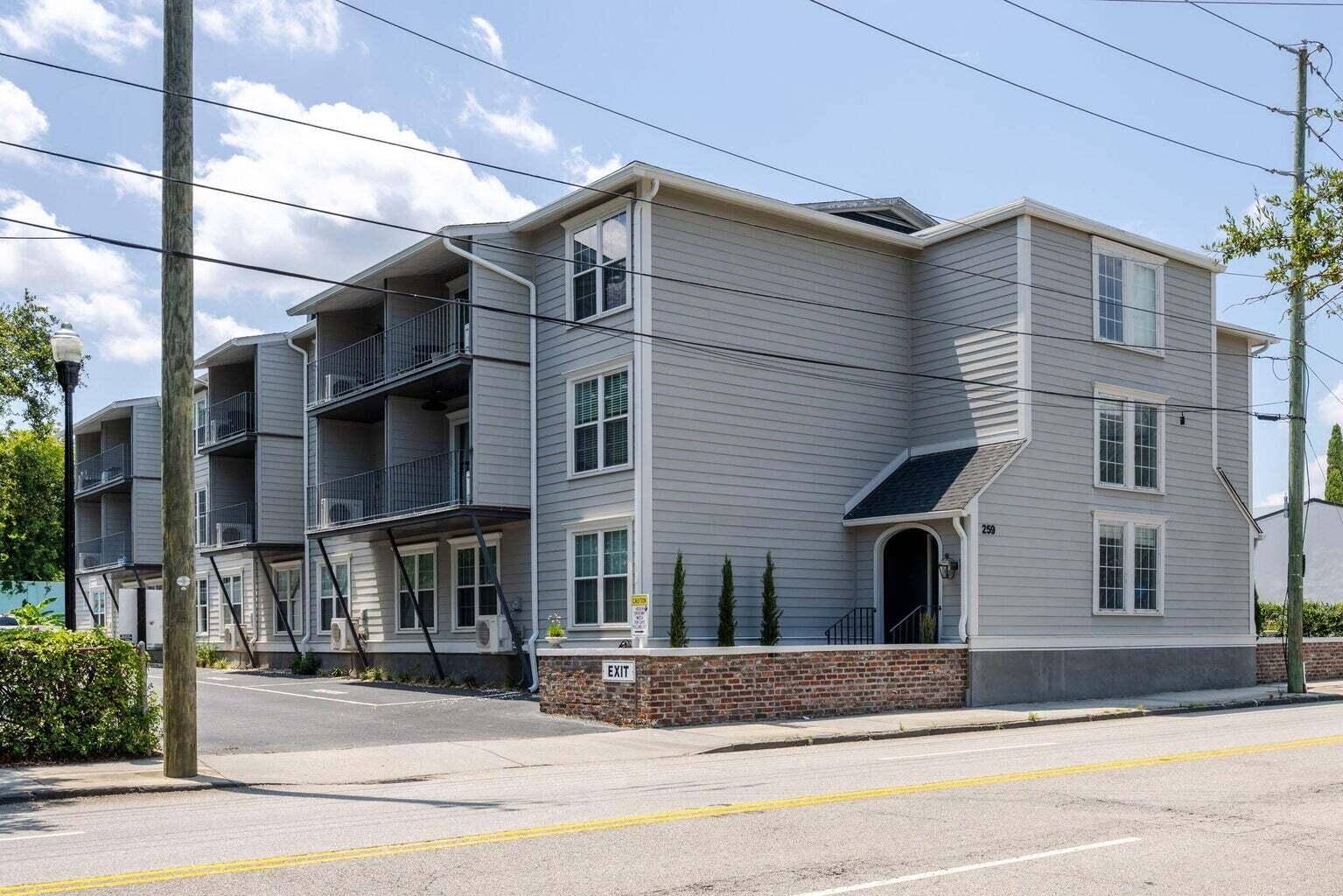 Charleston, SC 29401,259 East Bay St #3a