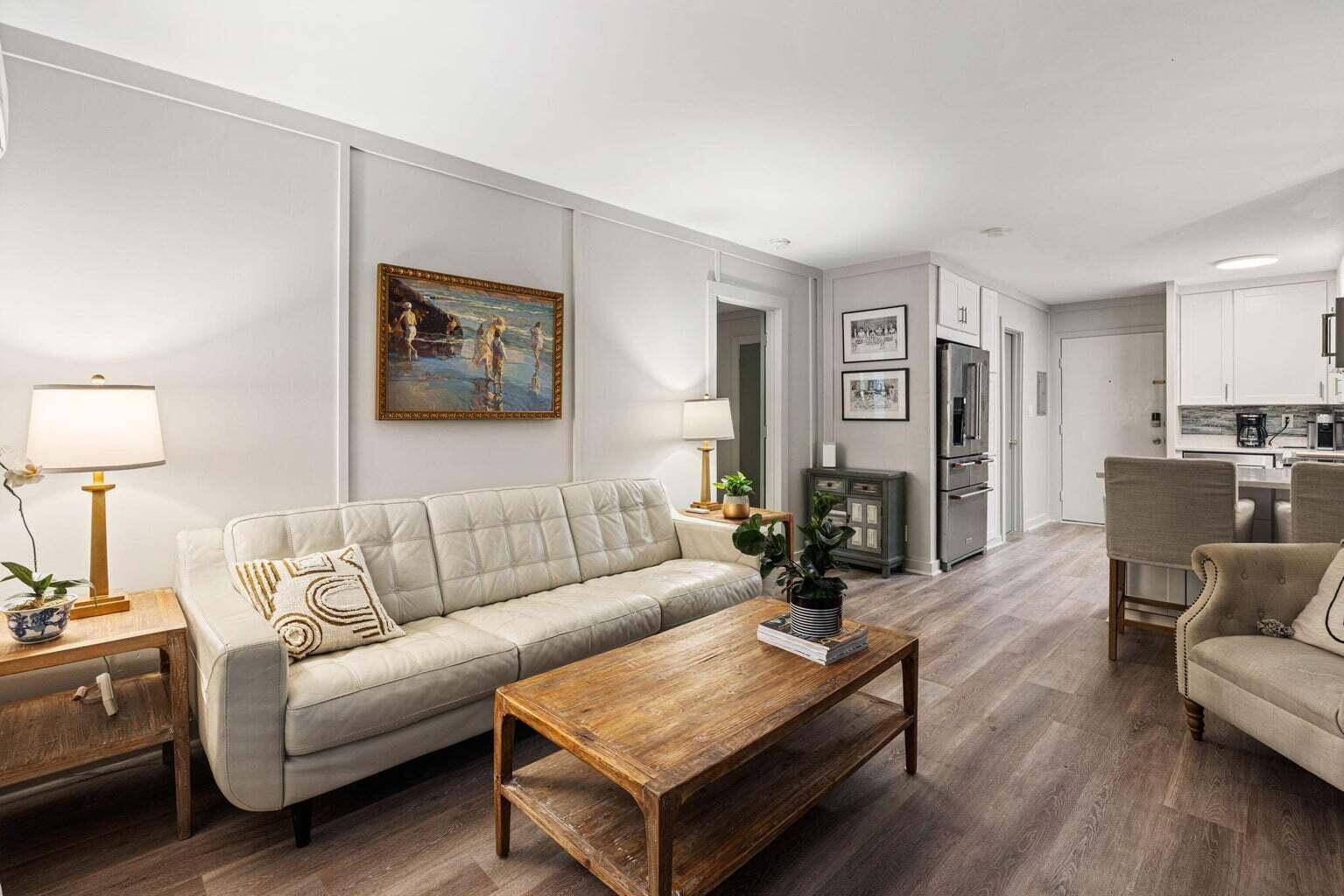 Charleston, SC 29401,259 East Bay St #3a