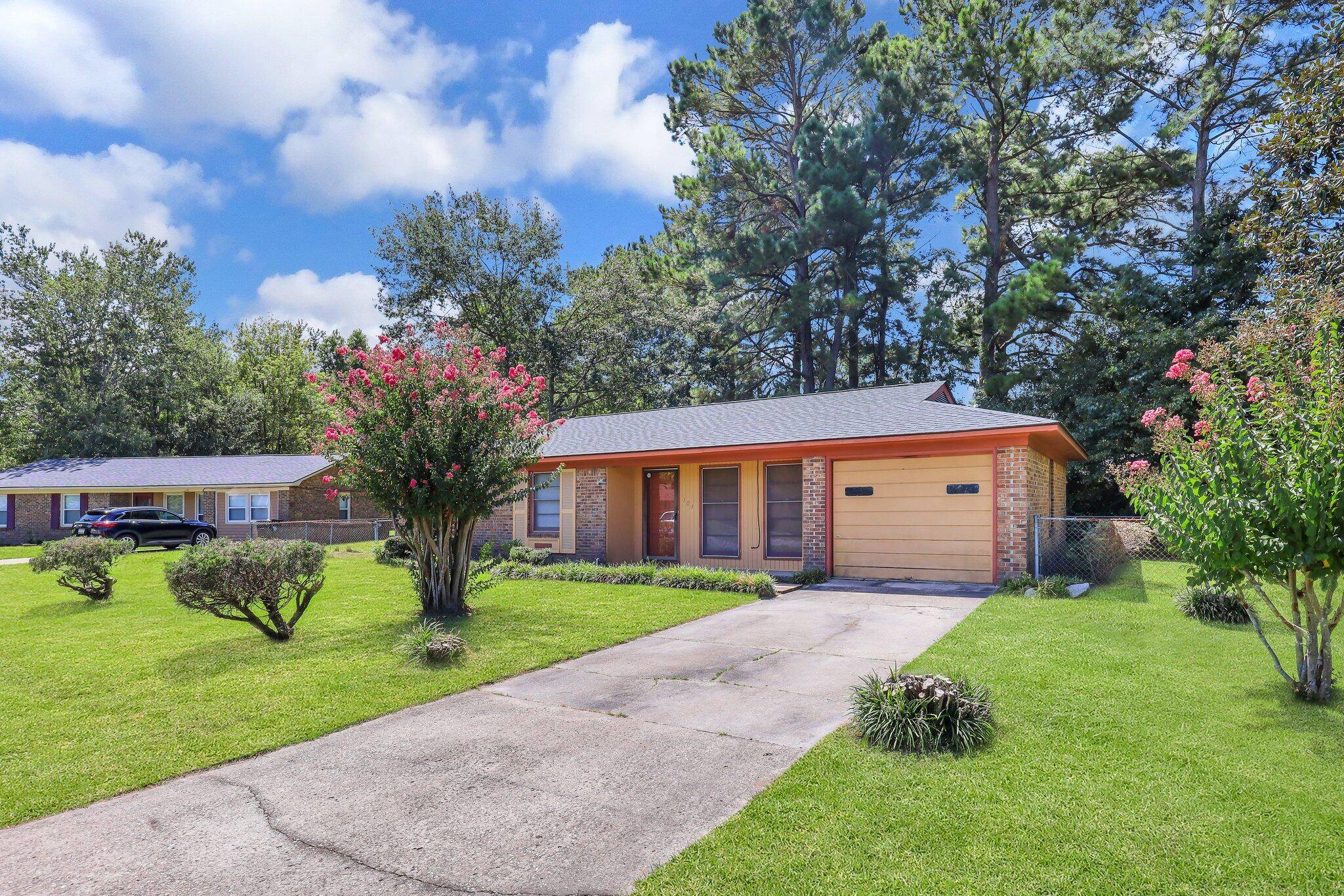 Summerville, SC 29483,101 Lily Pl
