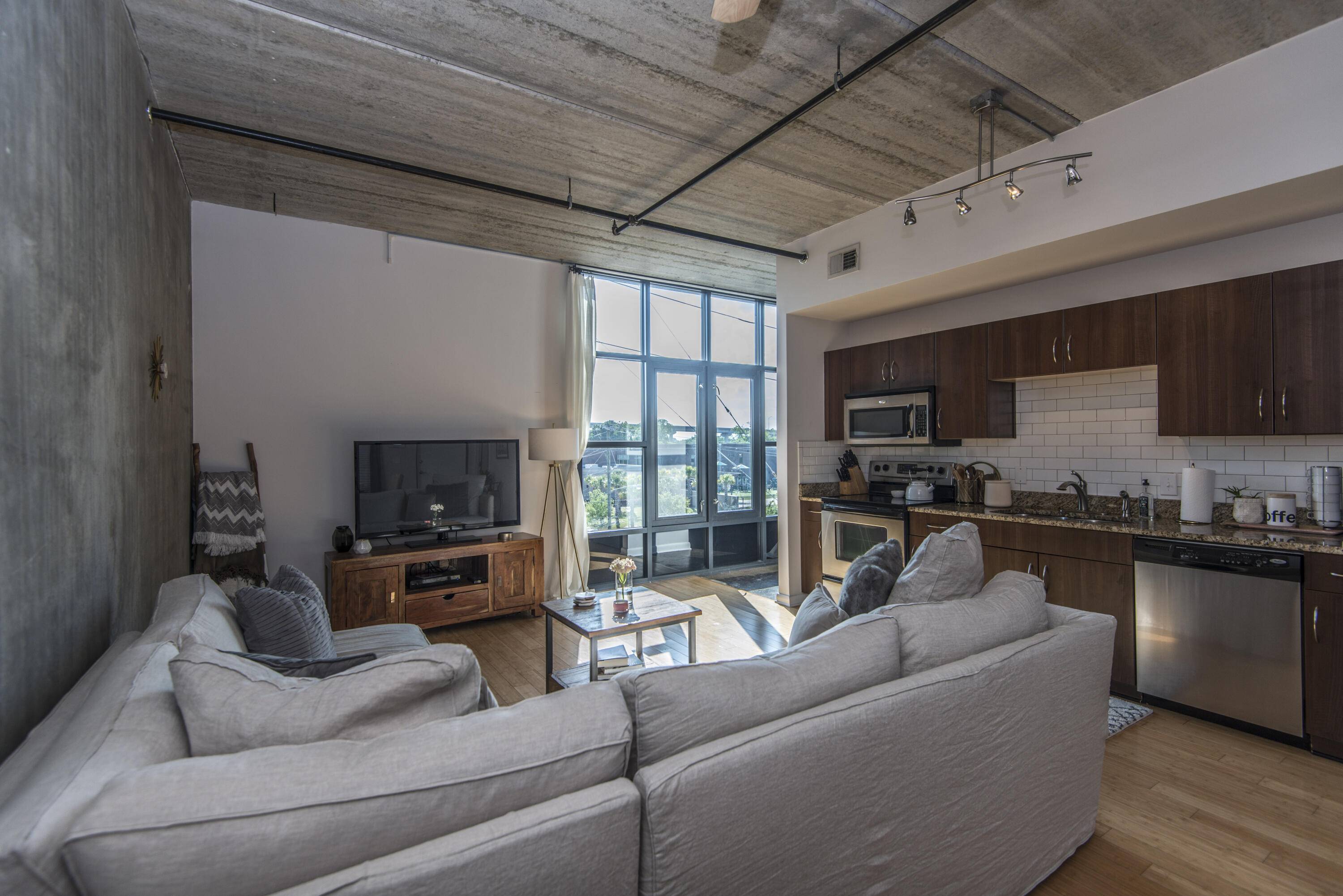 Charleston, SC 29403,1 Cool Blow St #348