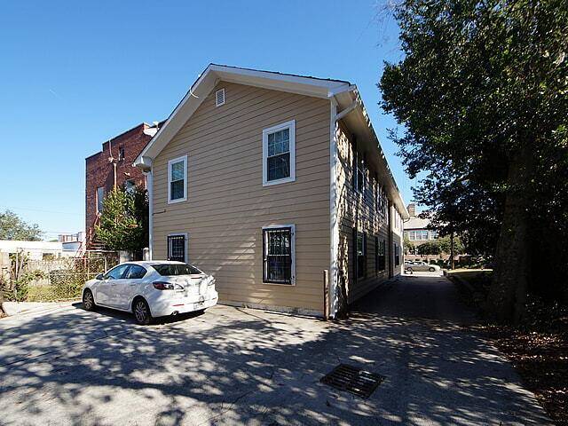 Charleston, SC 29403,995 King St #B