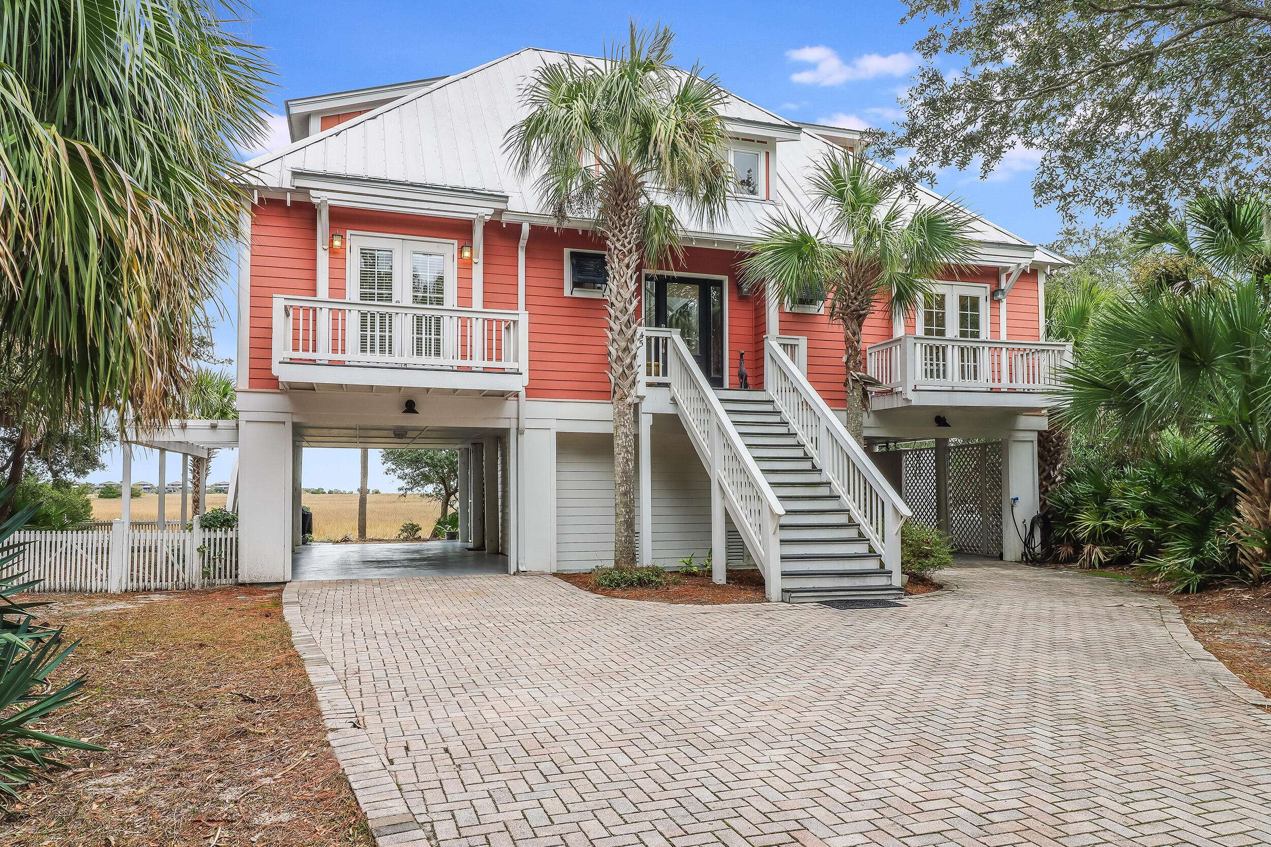 Saint Helena Island, SC 29920,45 Ocean Marsh Ln