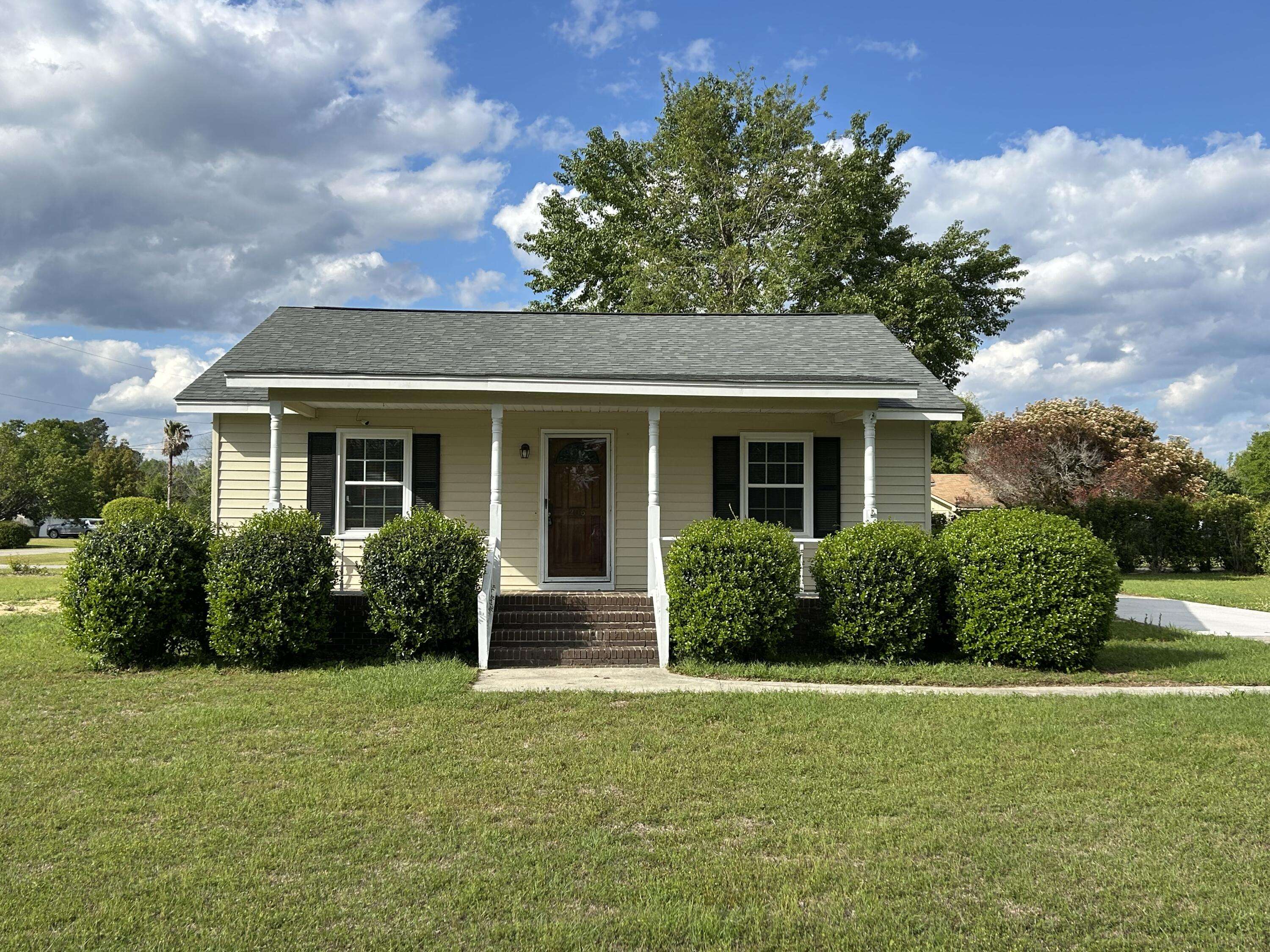 Saint George, SC 29477,206 Dora Dr