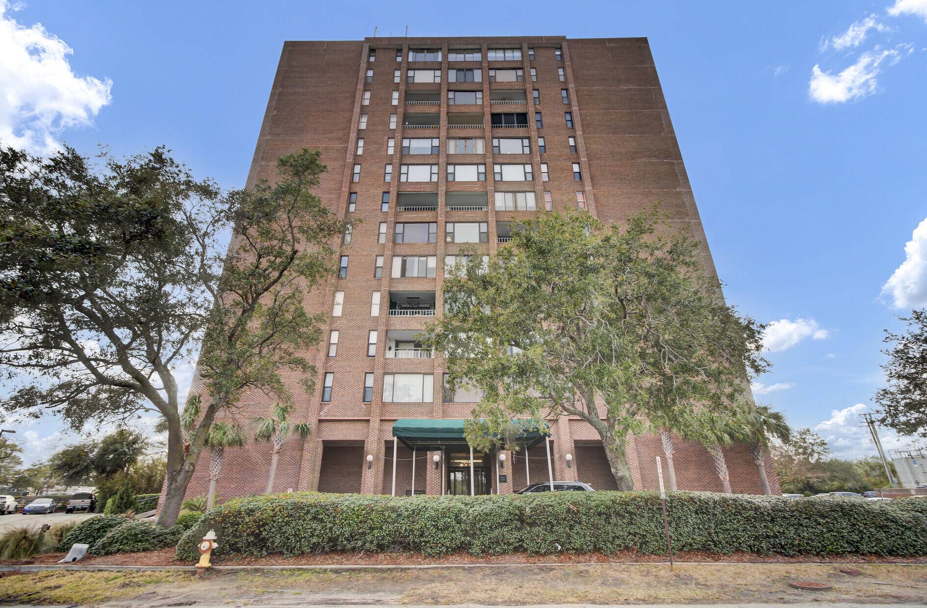 Charleston, SC 29401,14 Lockwood Dr #6h