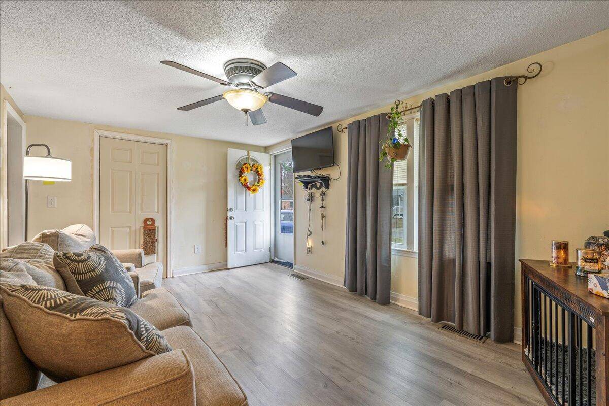 Saint George, SC 29477,206 Dukes St
