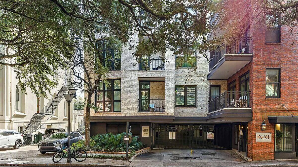 Charleston, SC 29401,21 George St #114