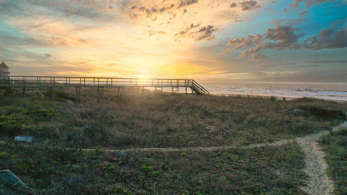 Folly Beach, SC 29439,617 E Arctic Ave