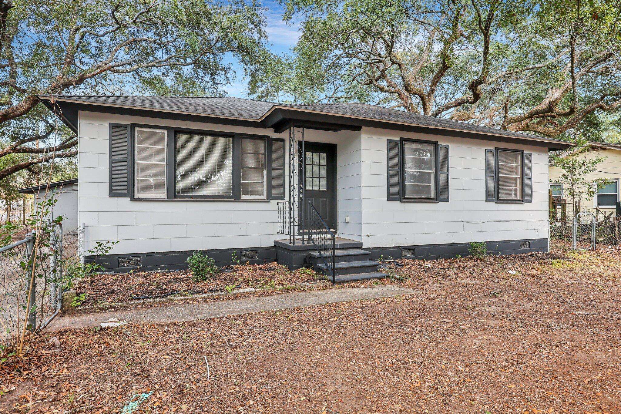 North Charleston, SC 29405,1652 Larry St