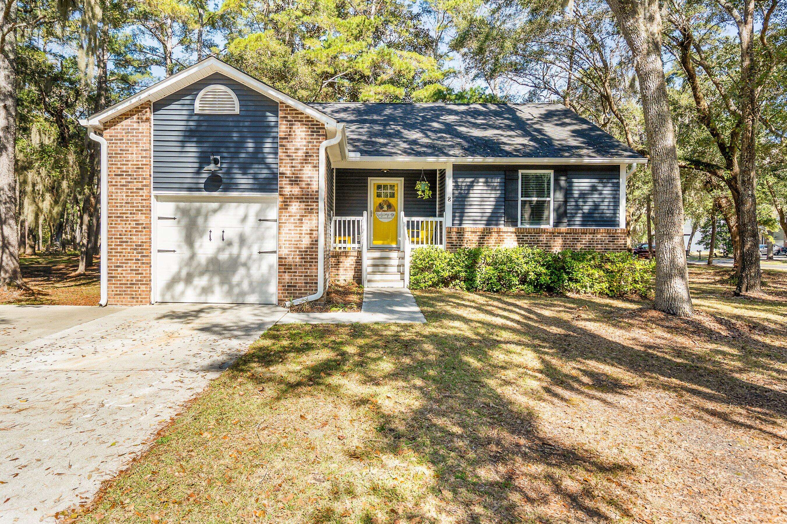 Saint Helena Island, SC 29920,8 Arbor Ln