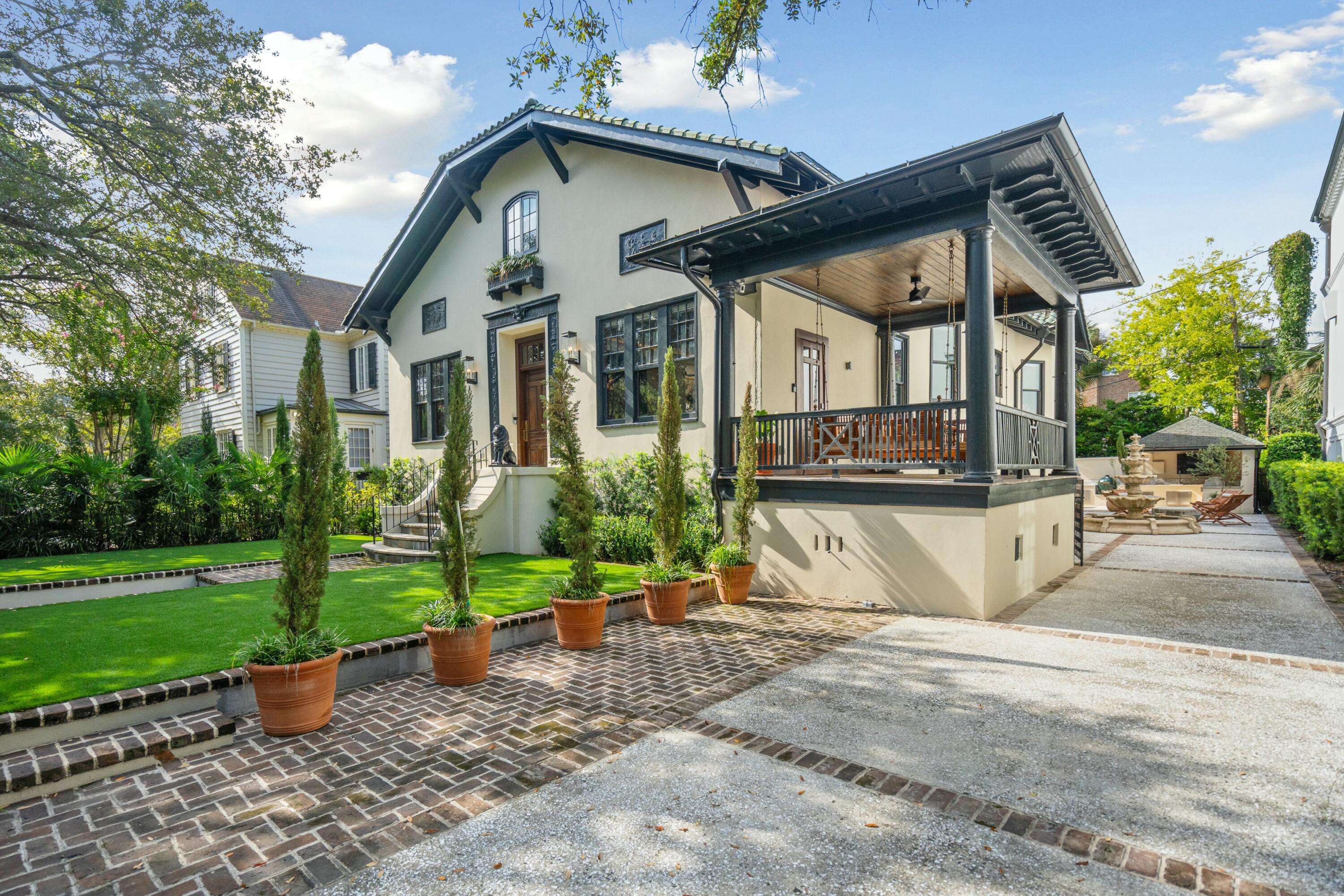 Charleston, SC 29401,111 S Battery St