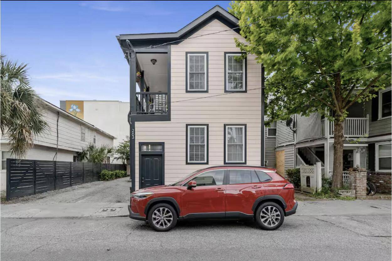 Charleston, SC 29403,263 St Philip St