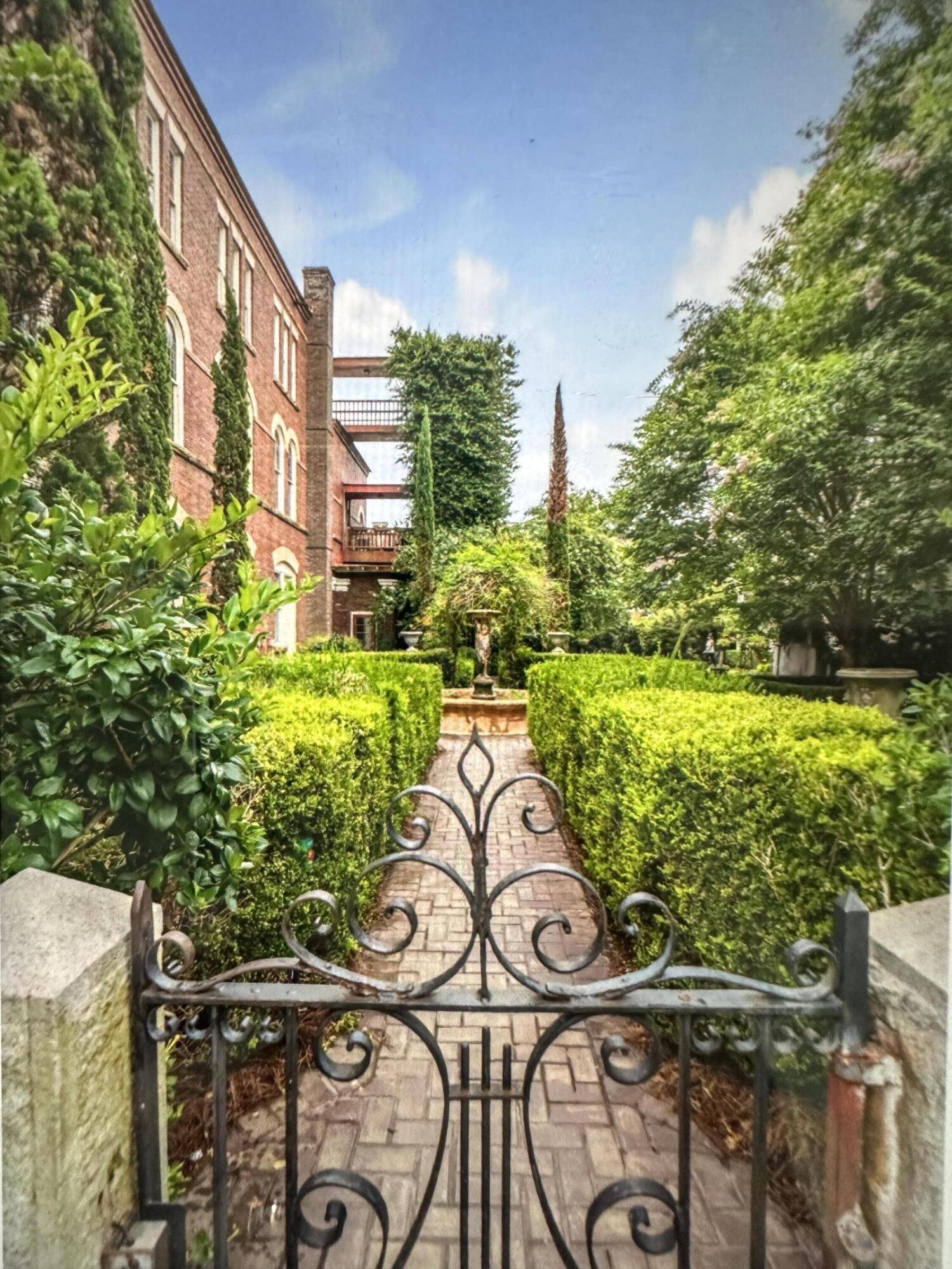 Charleston, SC 29401,309 Meeting St #19