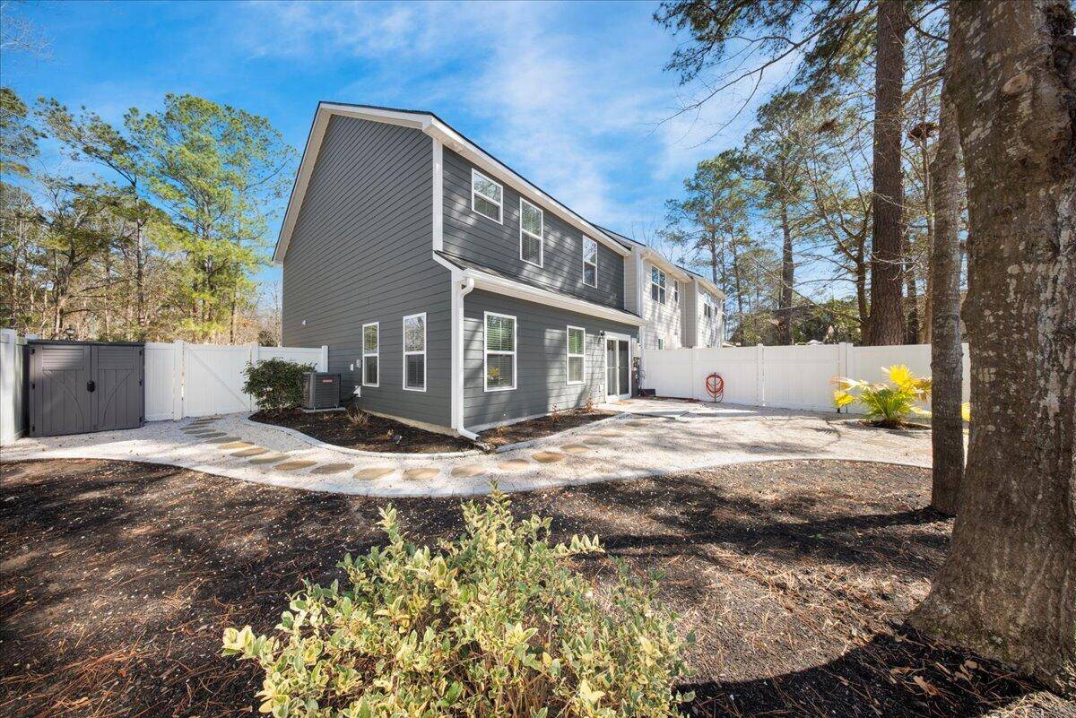 Summerville, SC 29485,200 Silver Palm Ln
