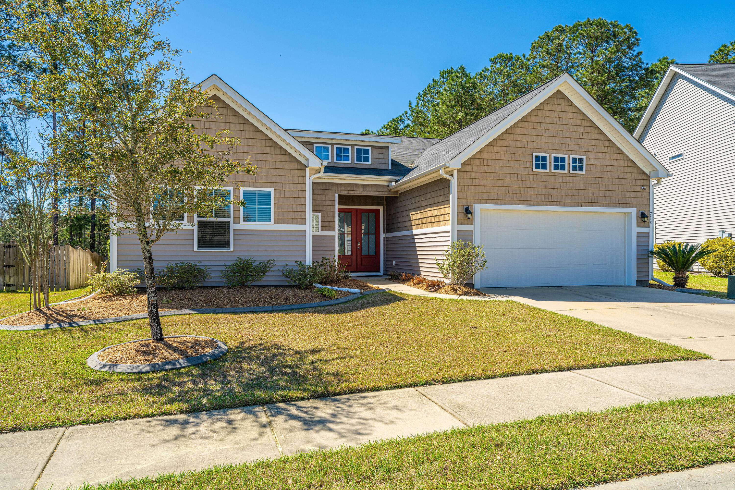 Summerville, SC 29483,718 Kilarney Rd