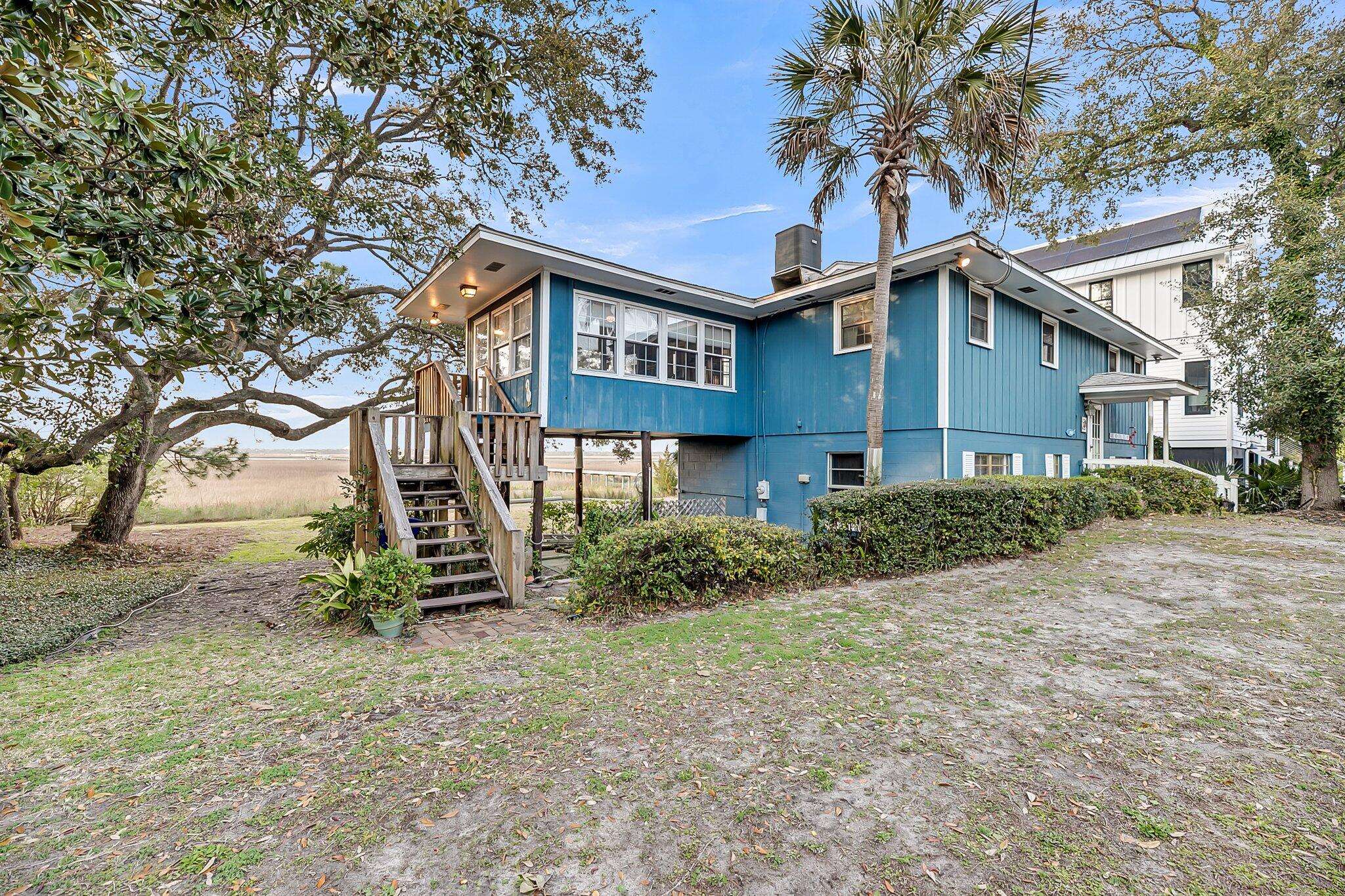 Folly Beach, SC 29439,702 E Erie Ave