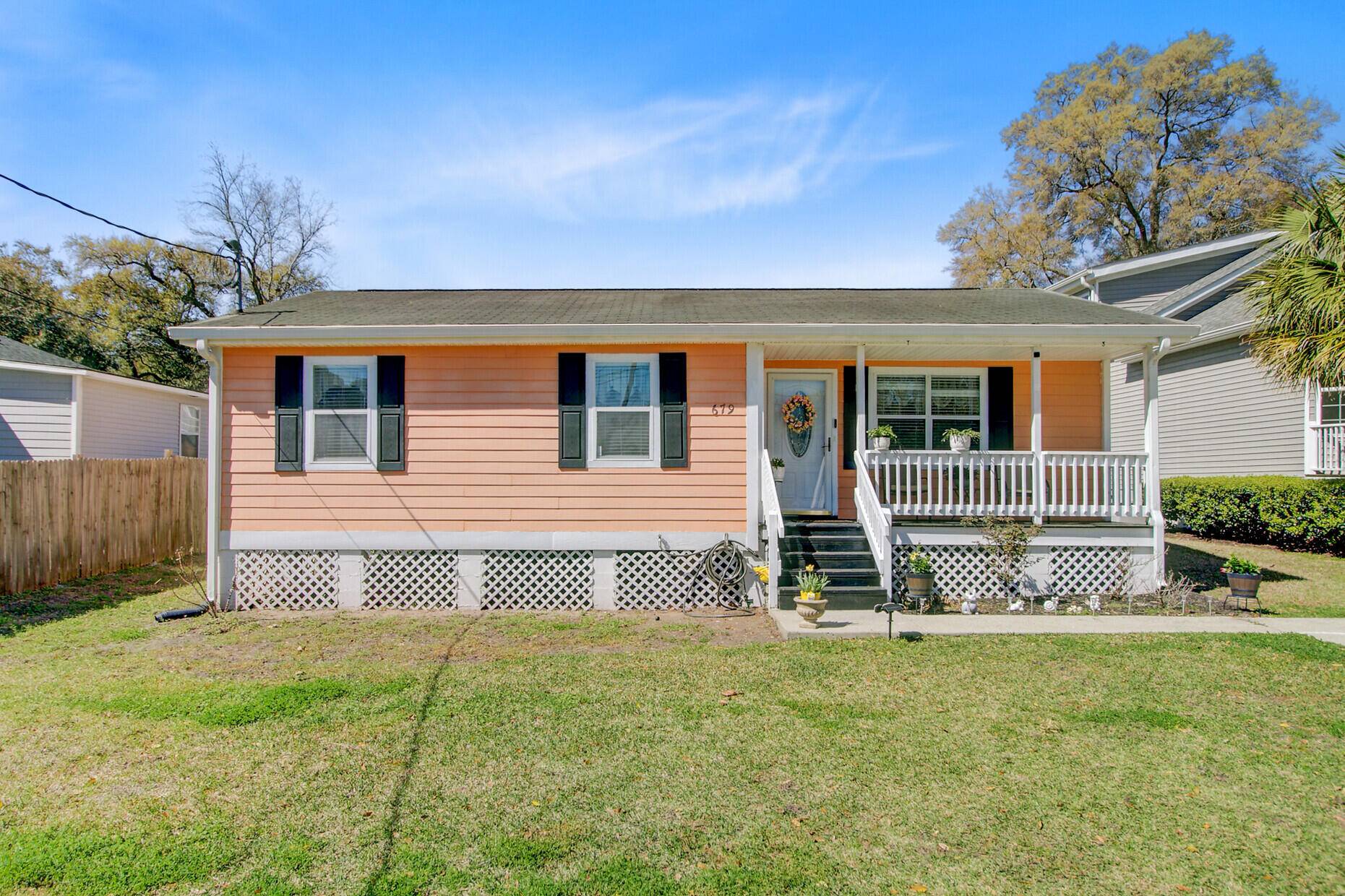Mount Pleasant, SC 29464,679 Kent St