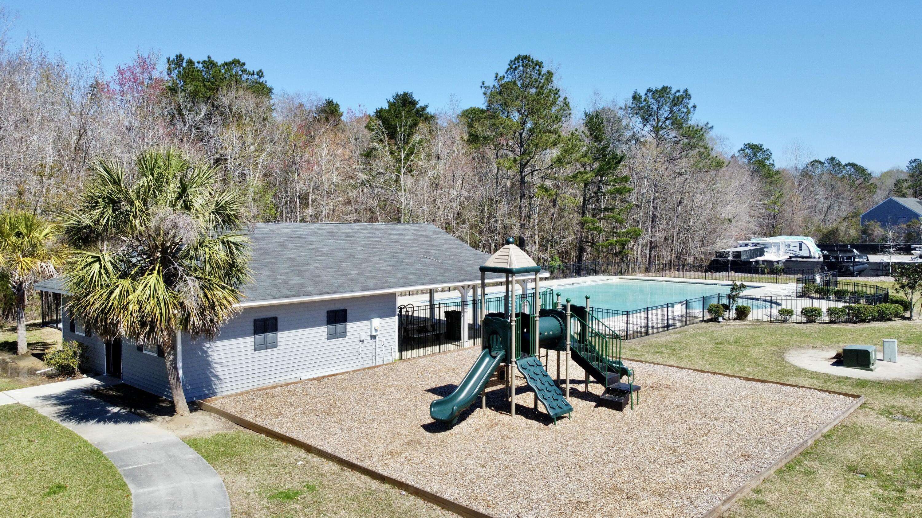 Moncks Corner, SC 29461,629 English Oak Cir