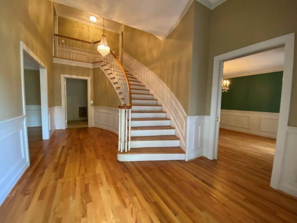 Summerville, SC 29483,116 W Johnston St