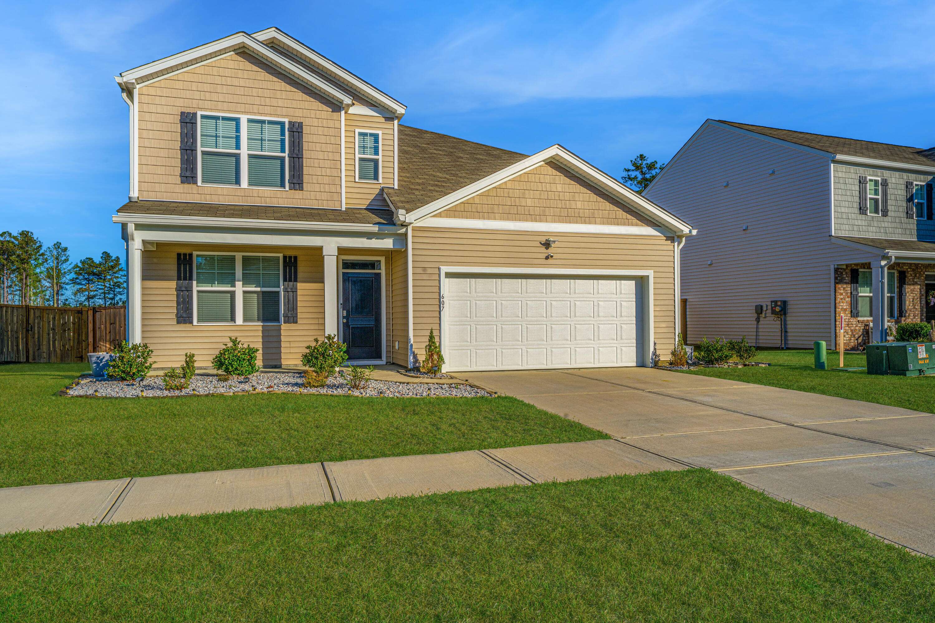 Summerville, SC 29486,607 Silver Spruce St