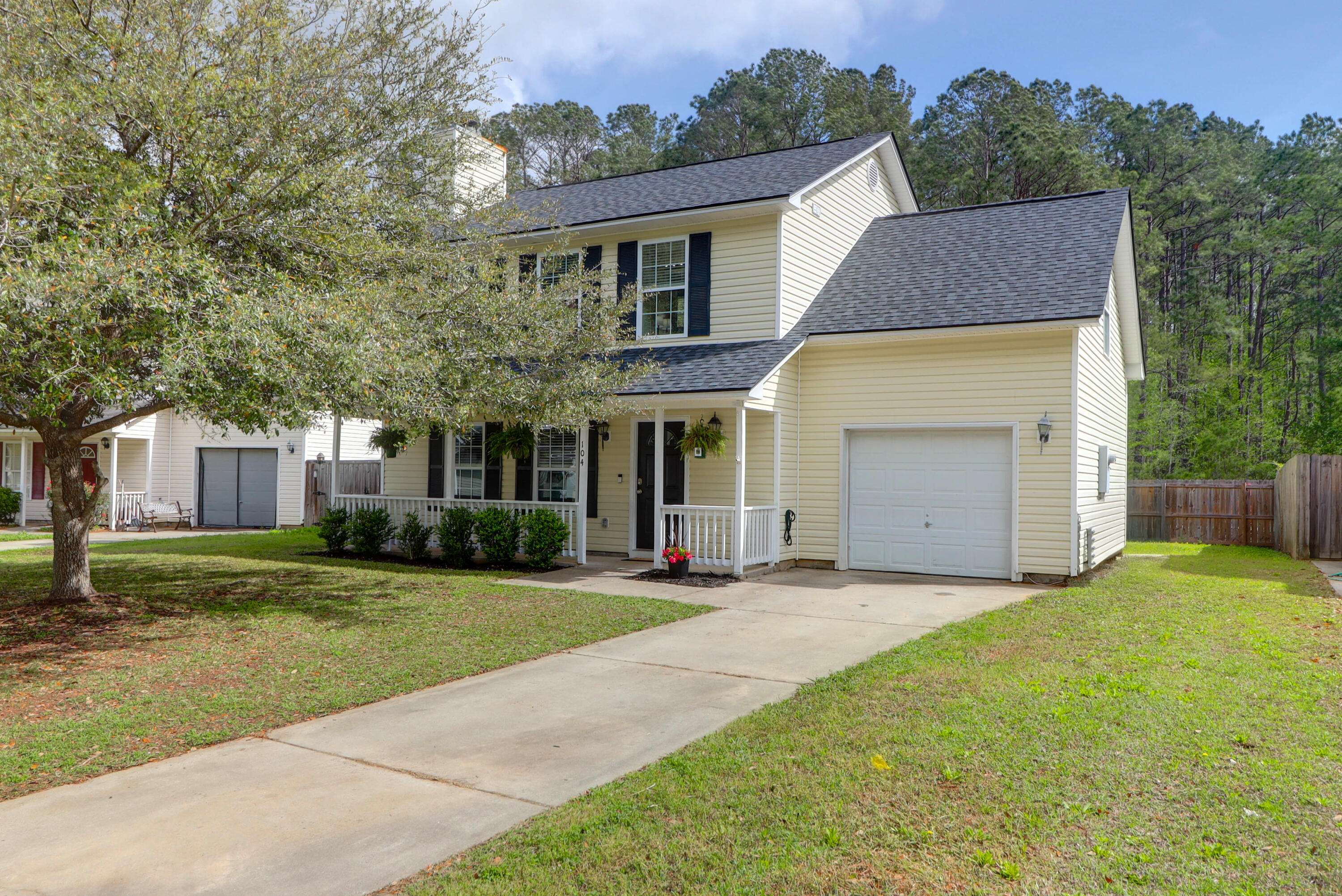 Summerville, SC 29485,104 Queen Mary Ct