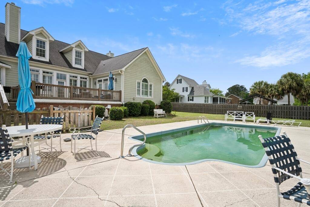 Summerville, SC 29483,527 W Butternut Rd