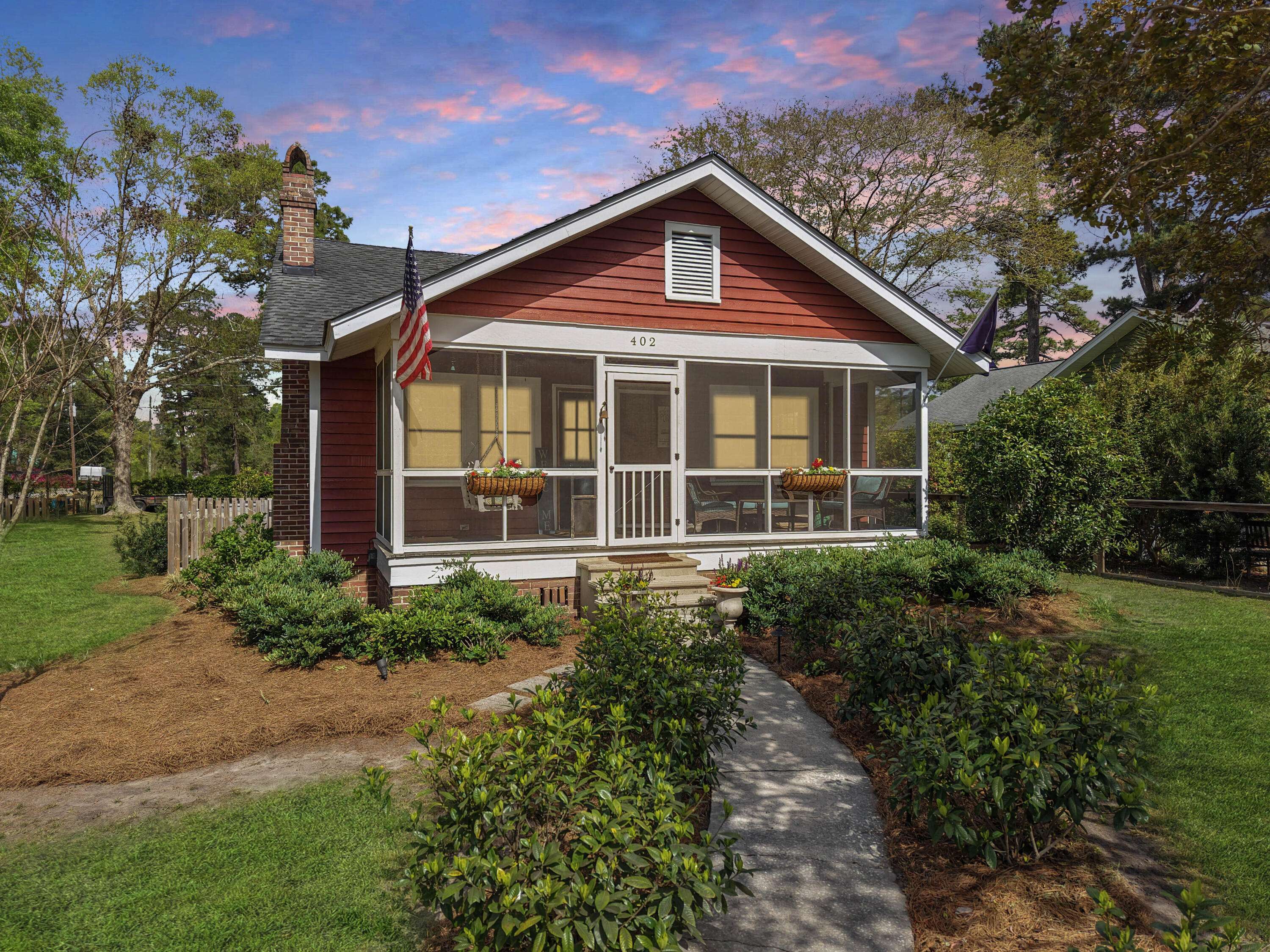Summerville, SC 29483,402 N Hickory Street St