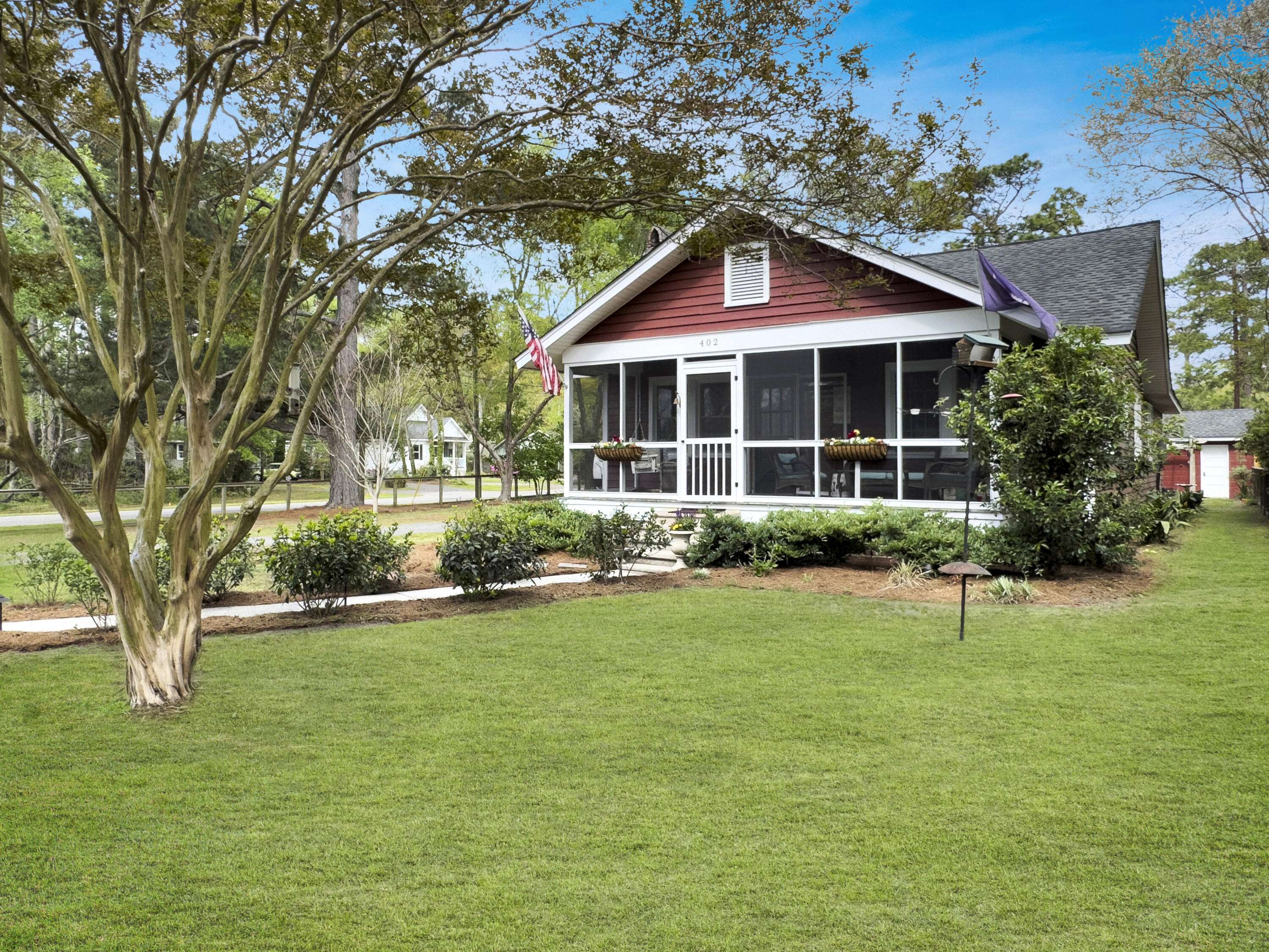 Summerville, SC 29483,402 N Hickory Street St