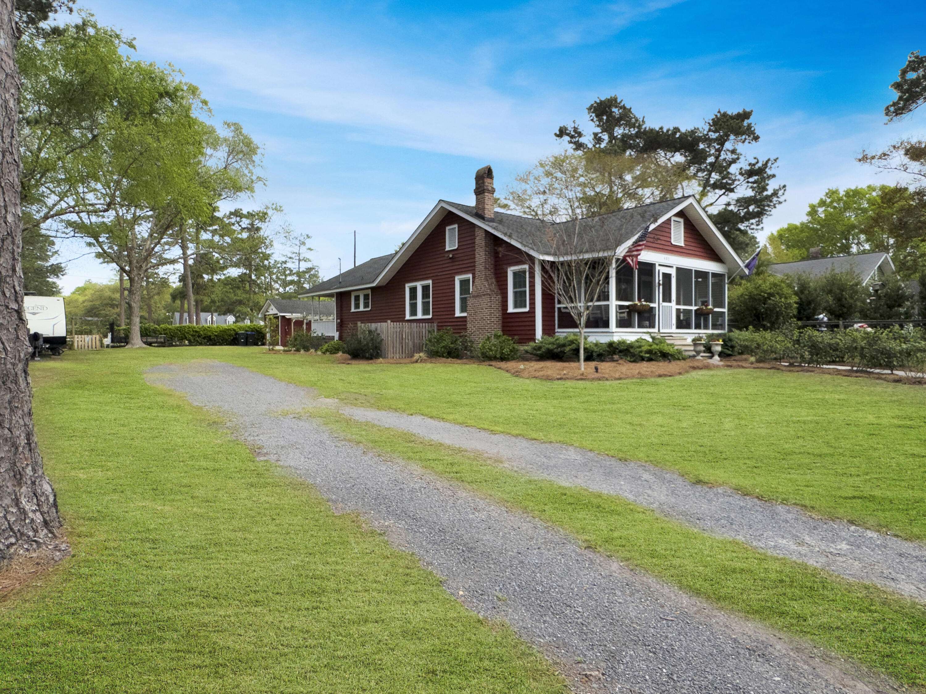 Summerville, SC 29483,402 N Hickory Street St
