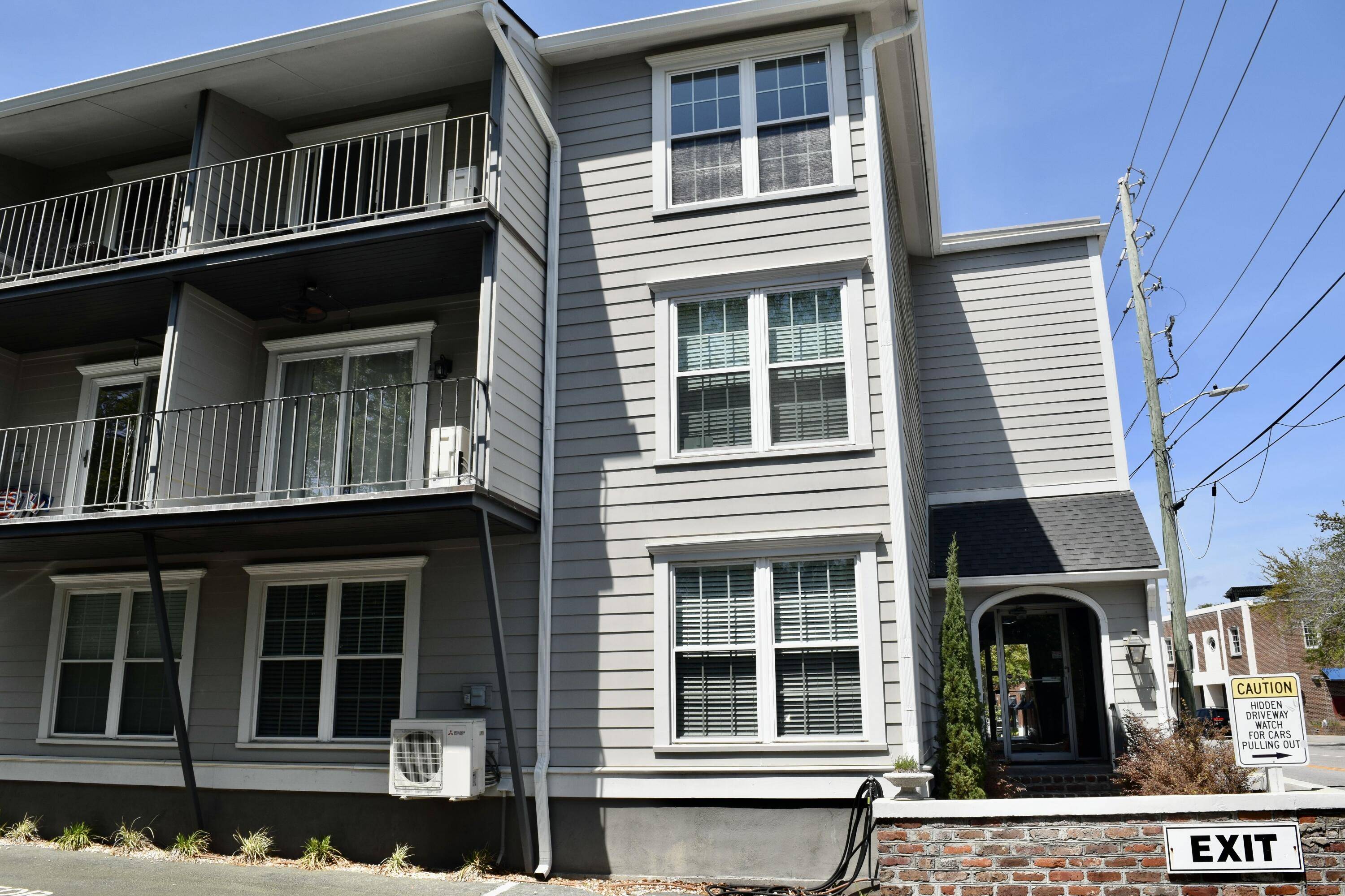 Charleston, SC 29401,259 E. Bay St #1a
