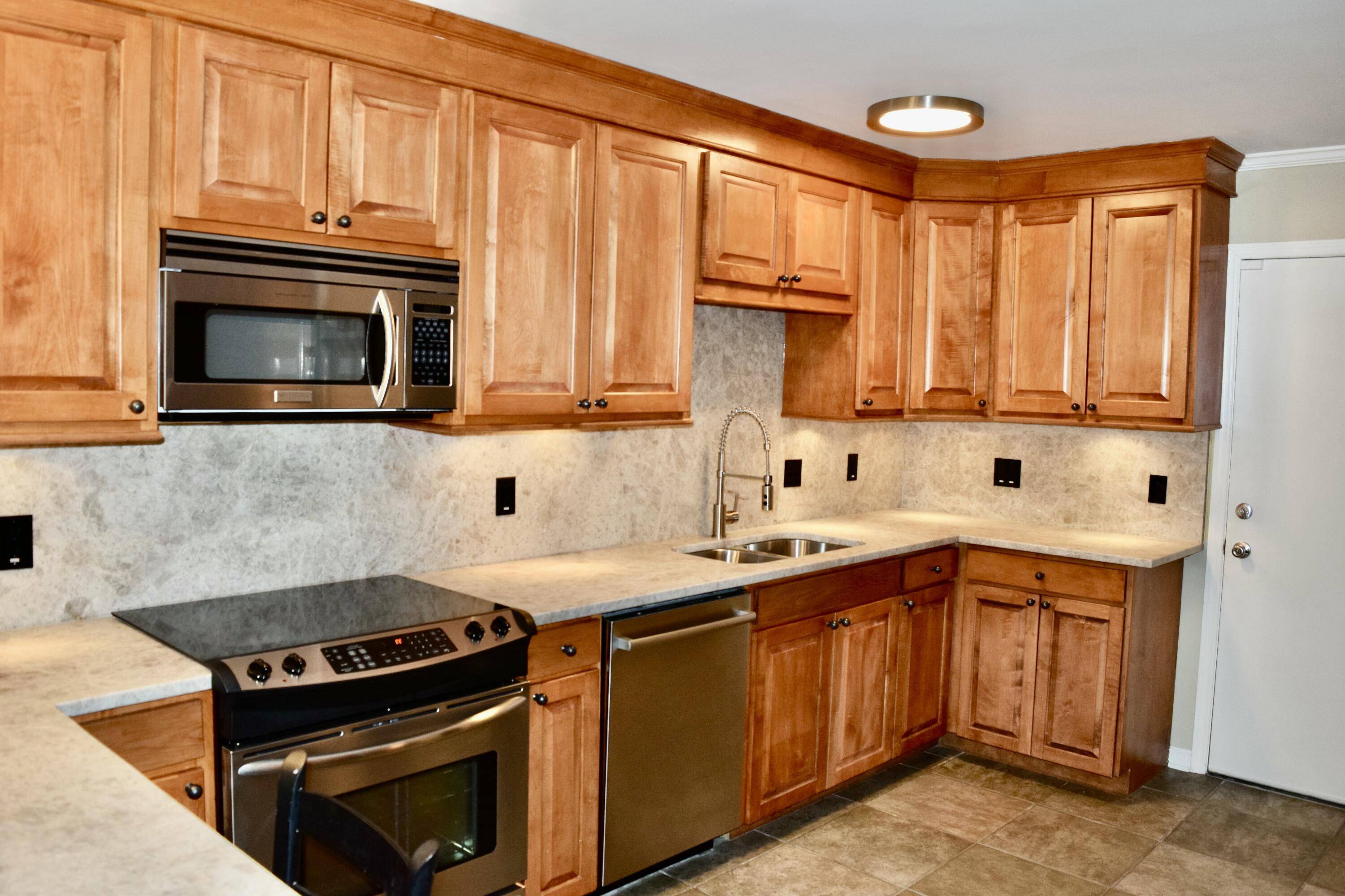 Charleston, SC 29401,259 E. Bay St #1a
