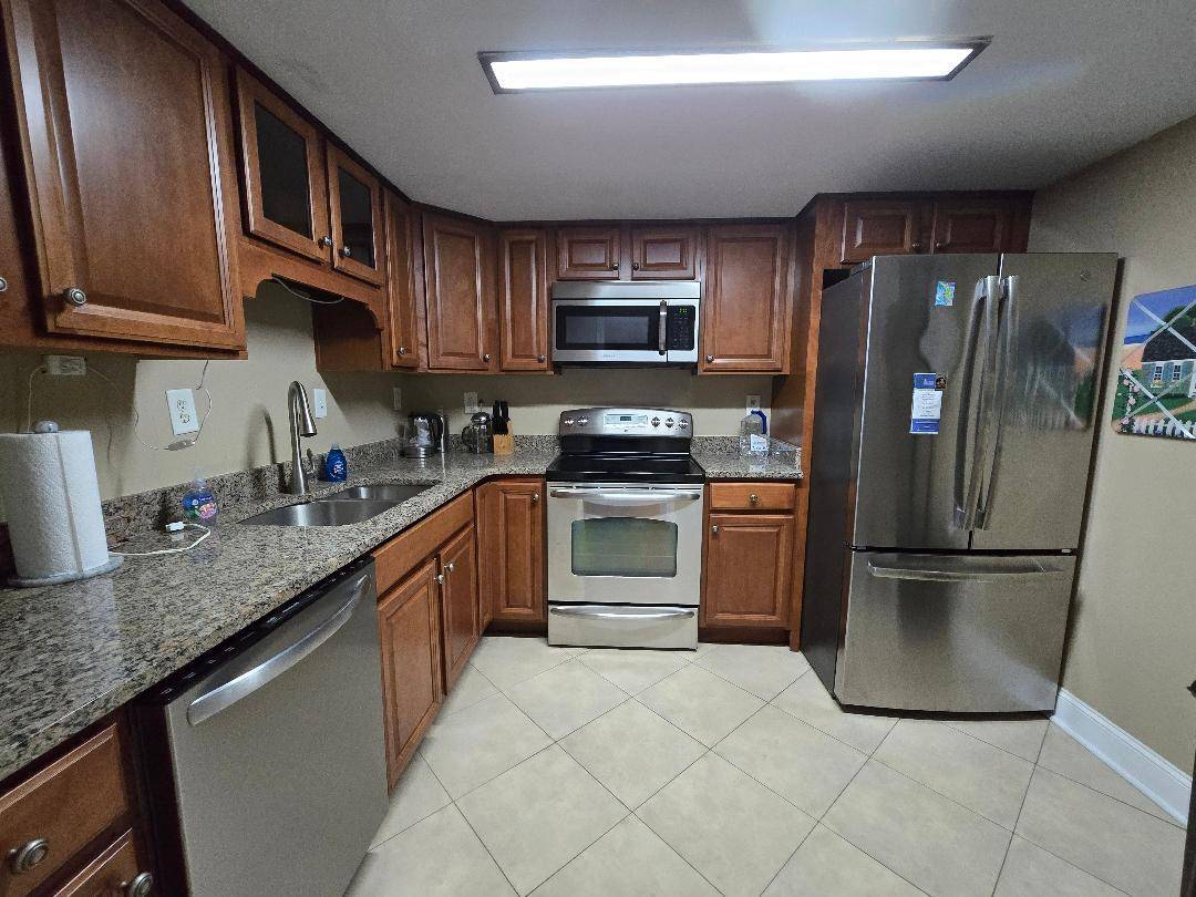 Charleston, SC 29401,14 Lockwood Dr #2e