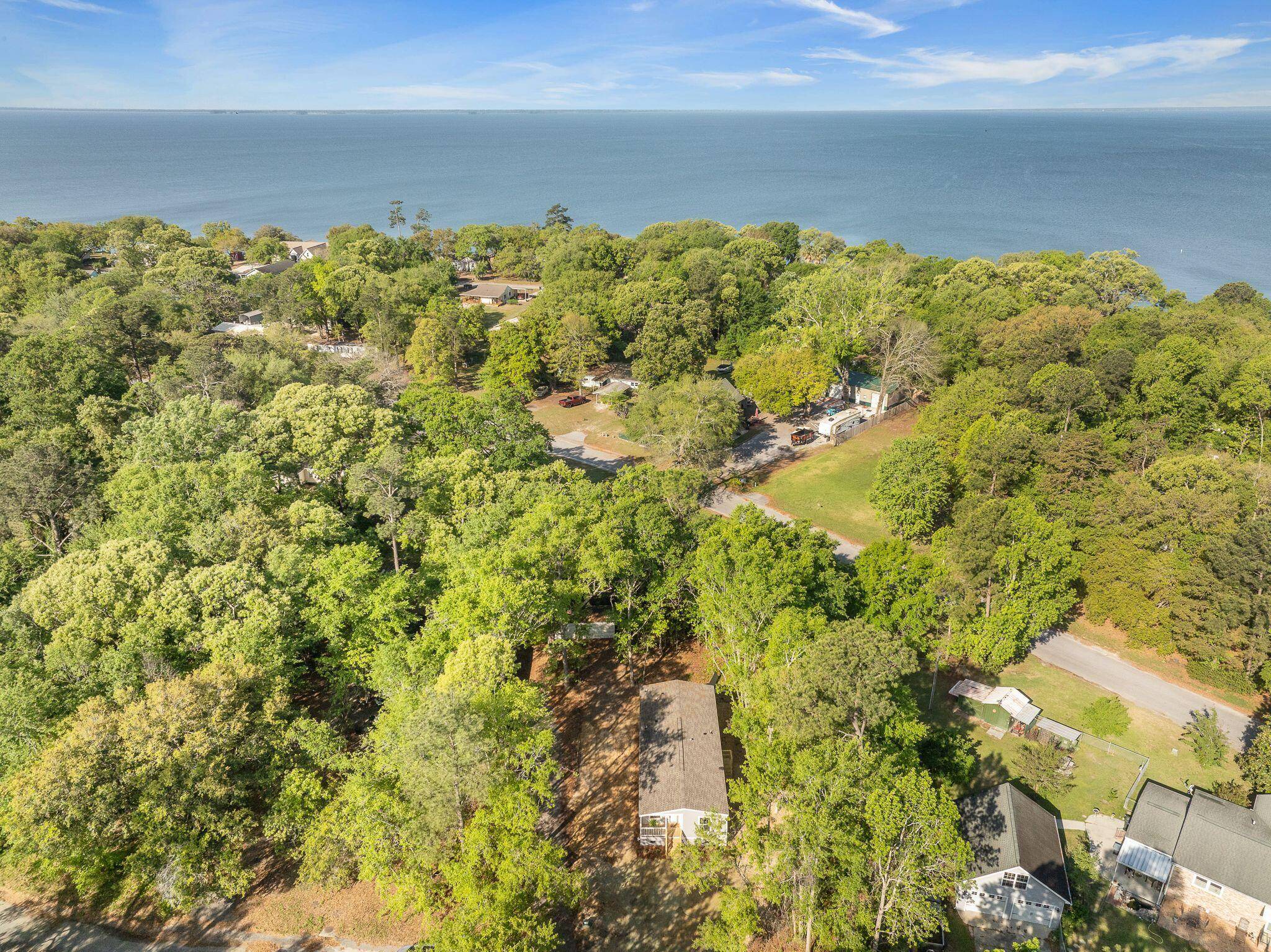 Bonneau, SC 29431,103 Bush Dr