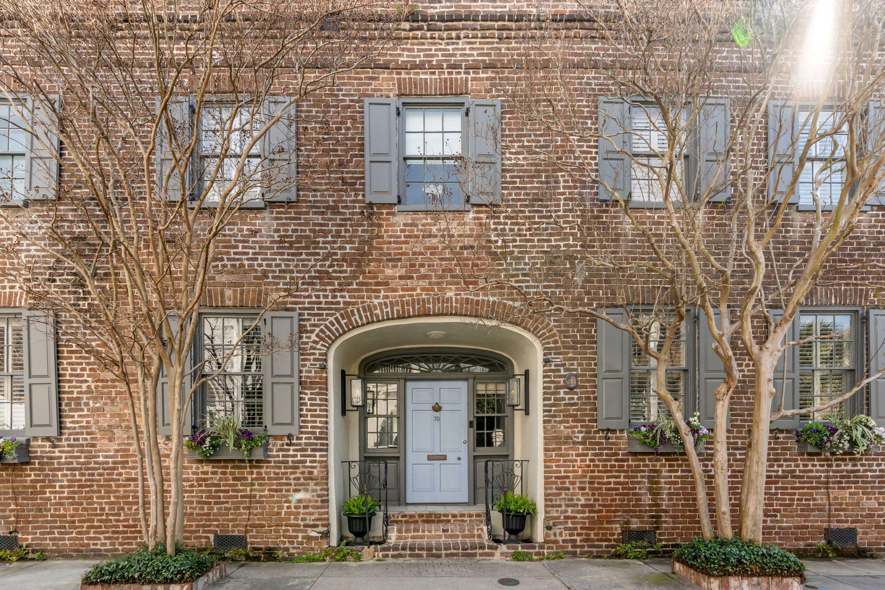 Charleston, SC 29401,70 King St
