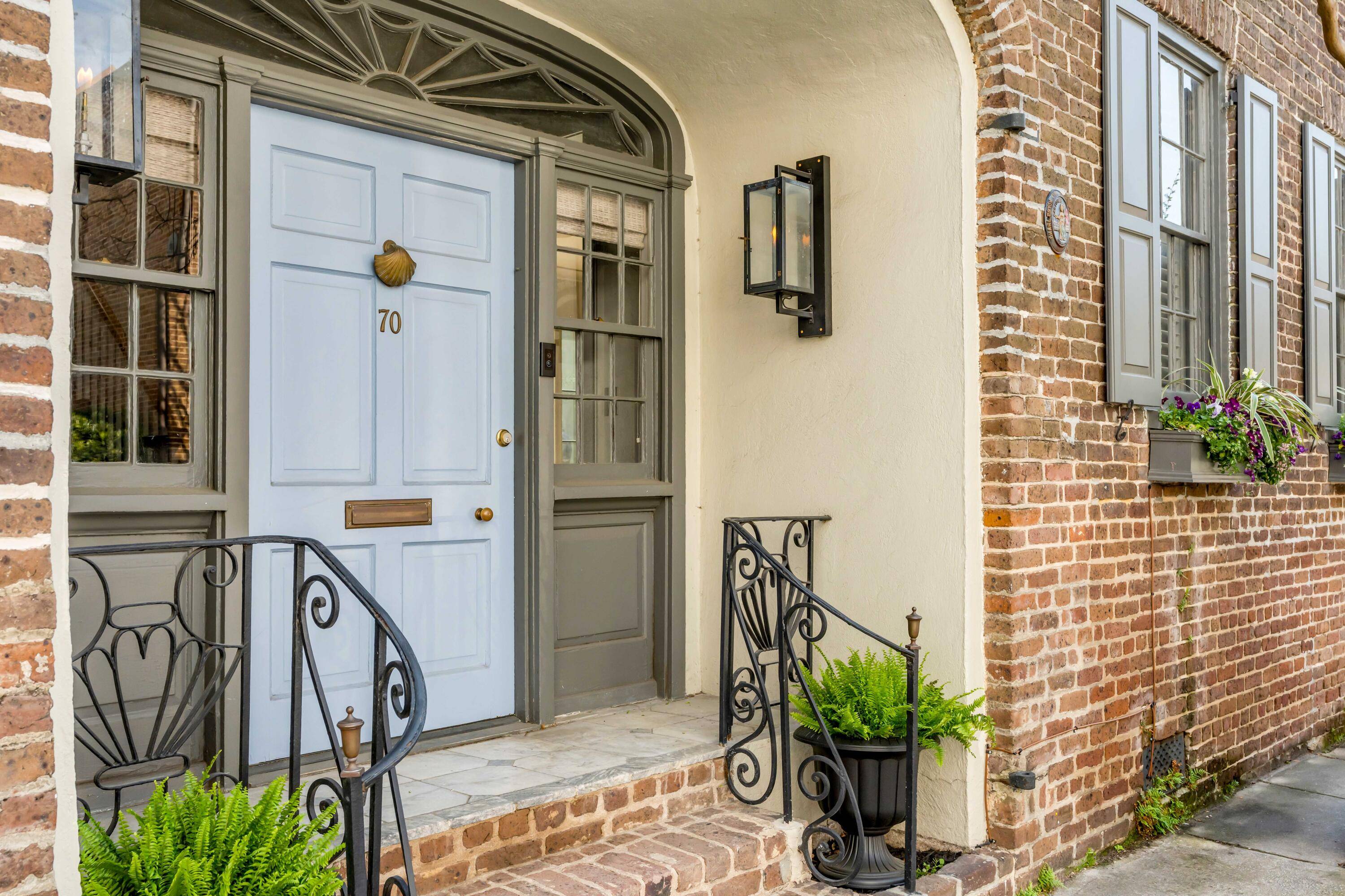 Charleston, SC 29401,70 King St