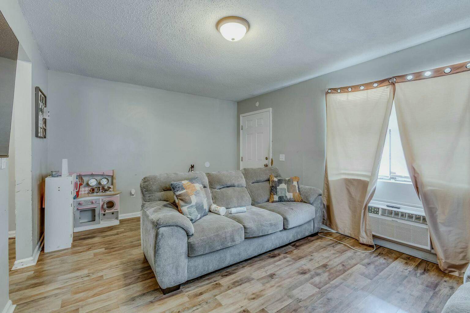North Charleston, SC 29405,1820 Iris St
