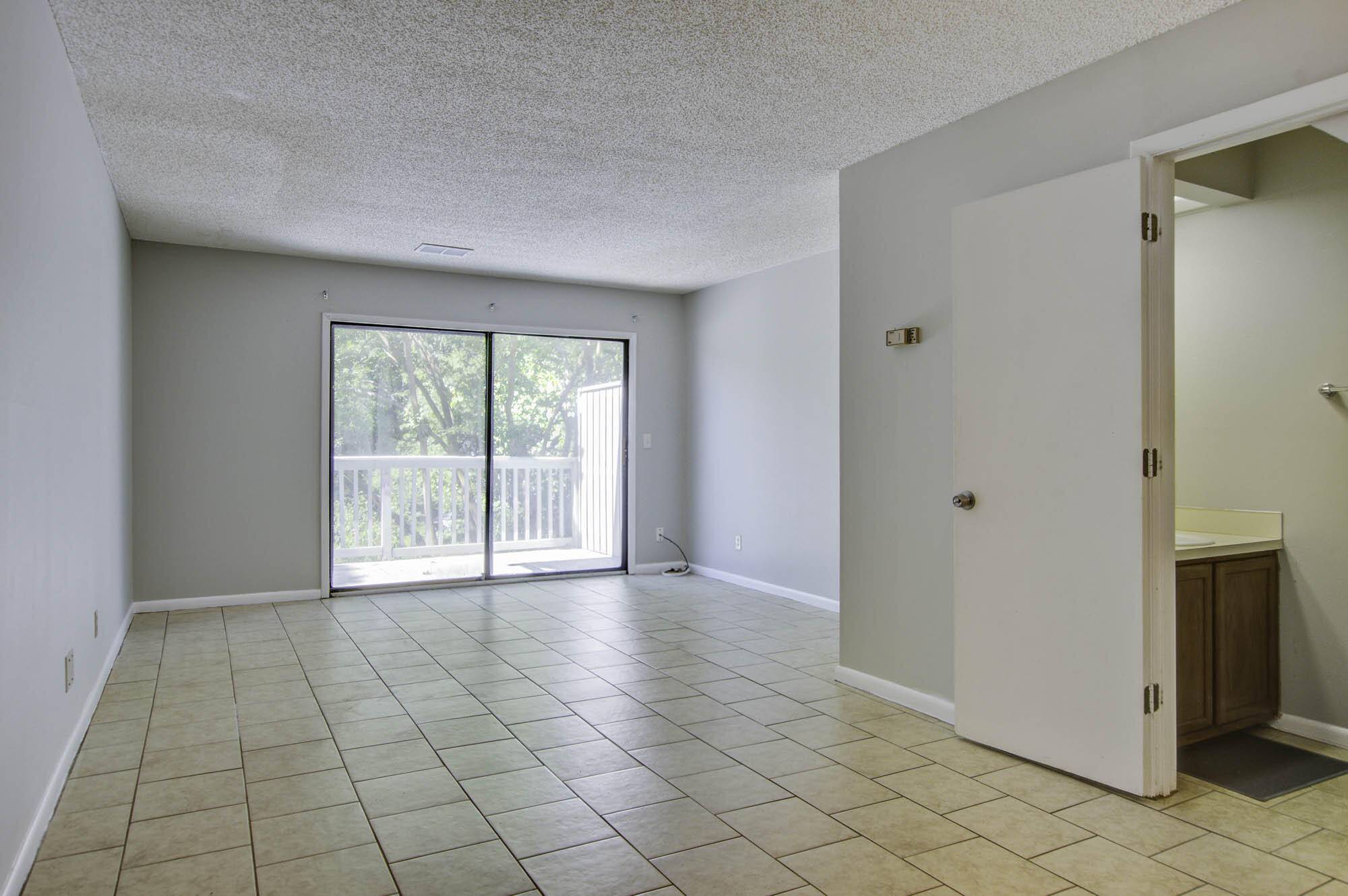 North Charleston, SC 29406,8471 Yadkin Cir #F