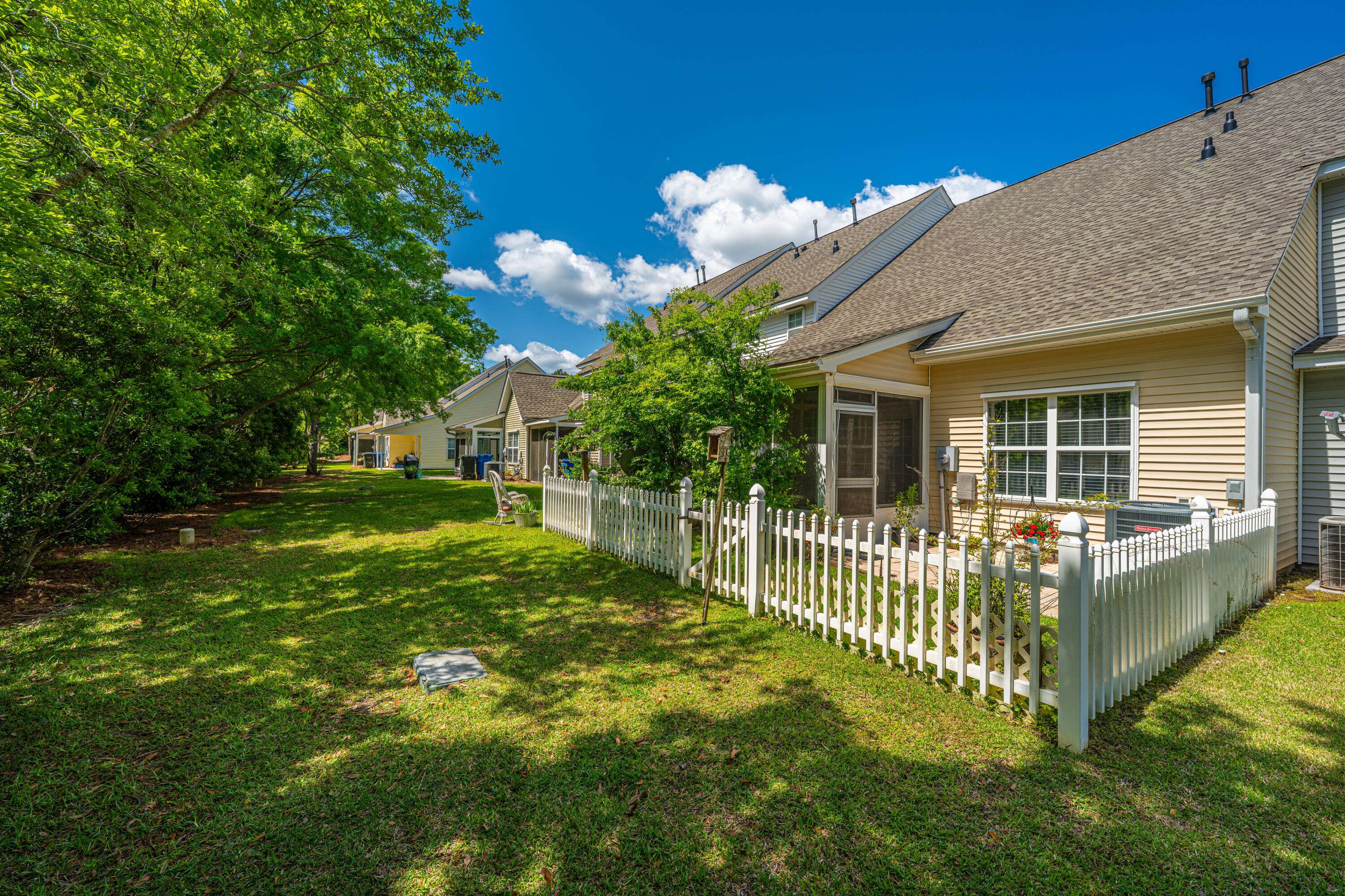 North Charleston, SC 29420,8652 Grassy Oak Trl