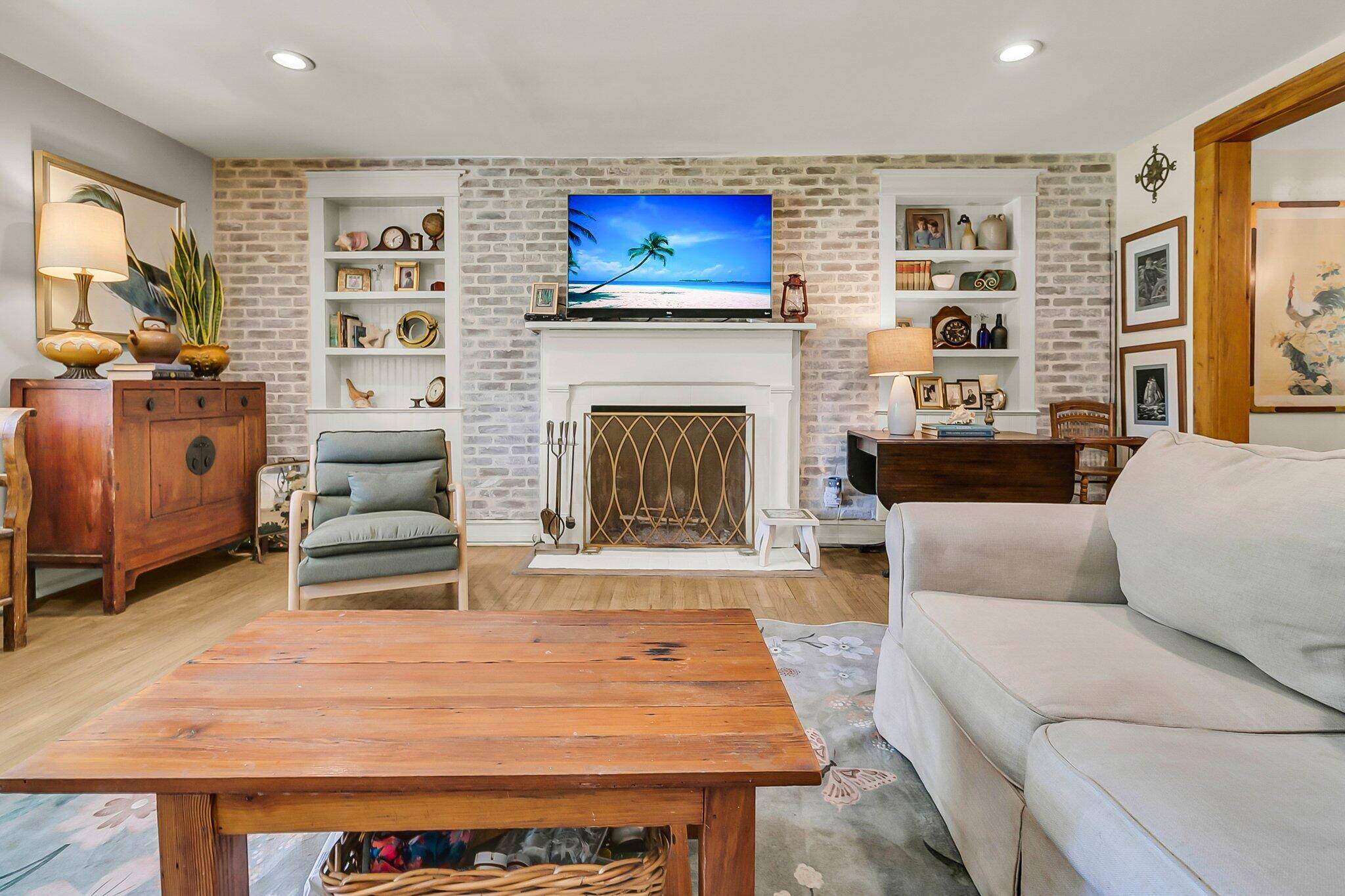 Mount Pleasant, SC 29464,356 Hobcaw Dr