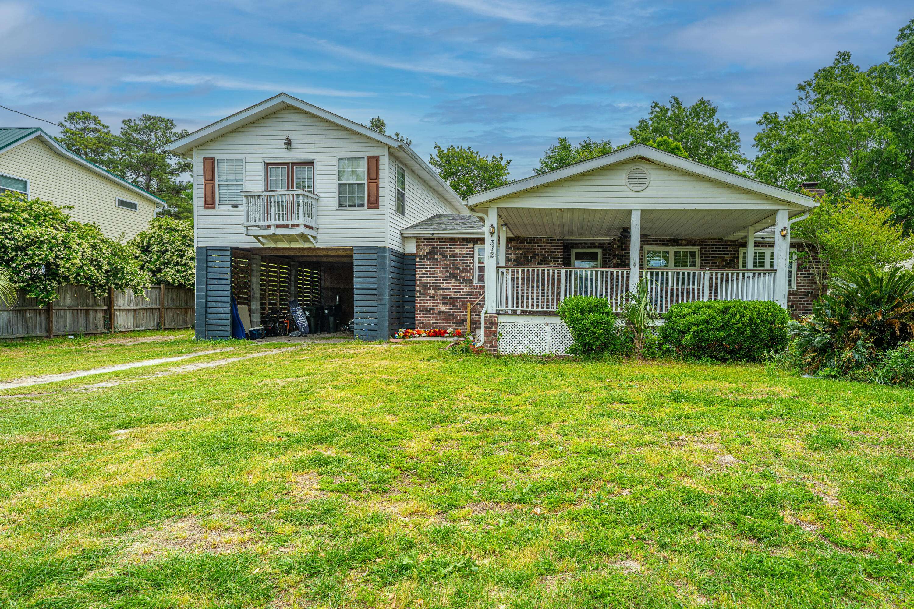 Bonneau, SC 29431,312 Lake Moultrie Dr