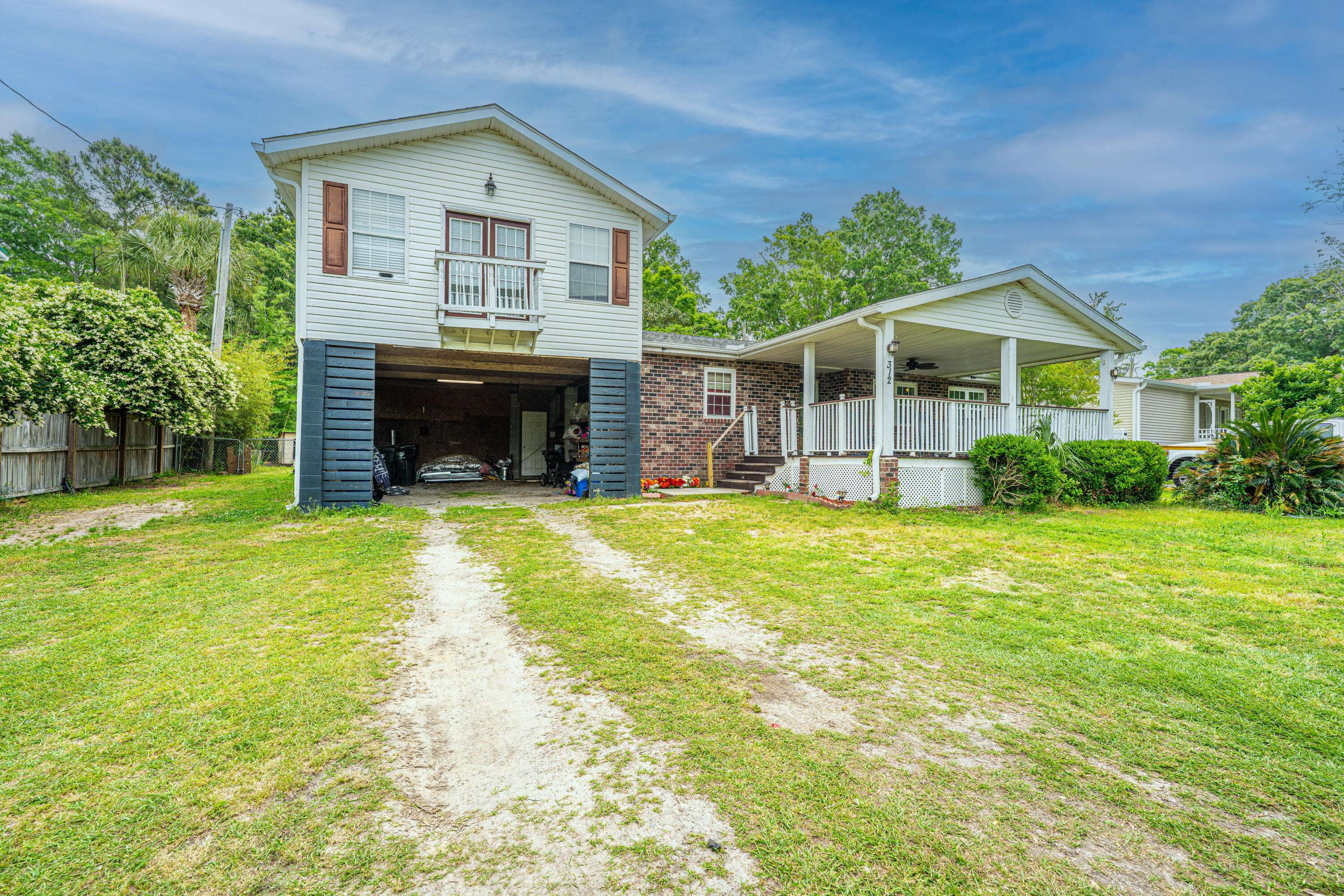 Bonneau, SC 29431,312 Lake Moultrie Dr