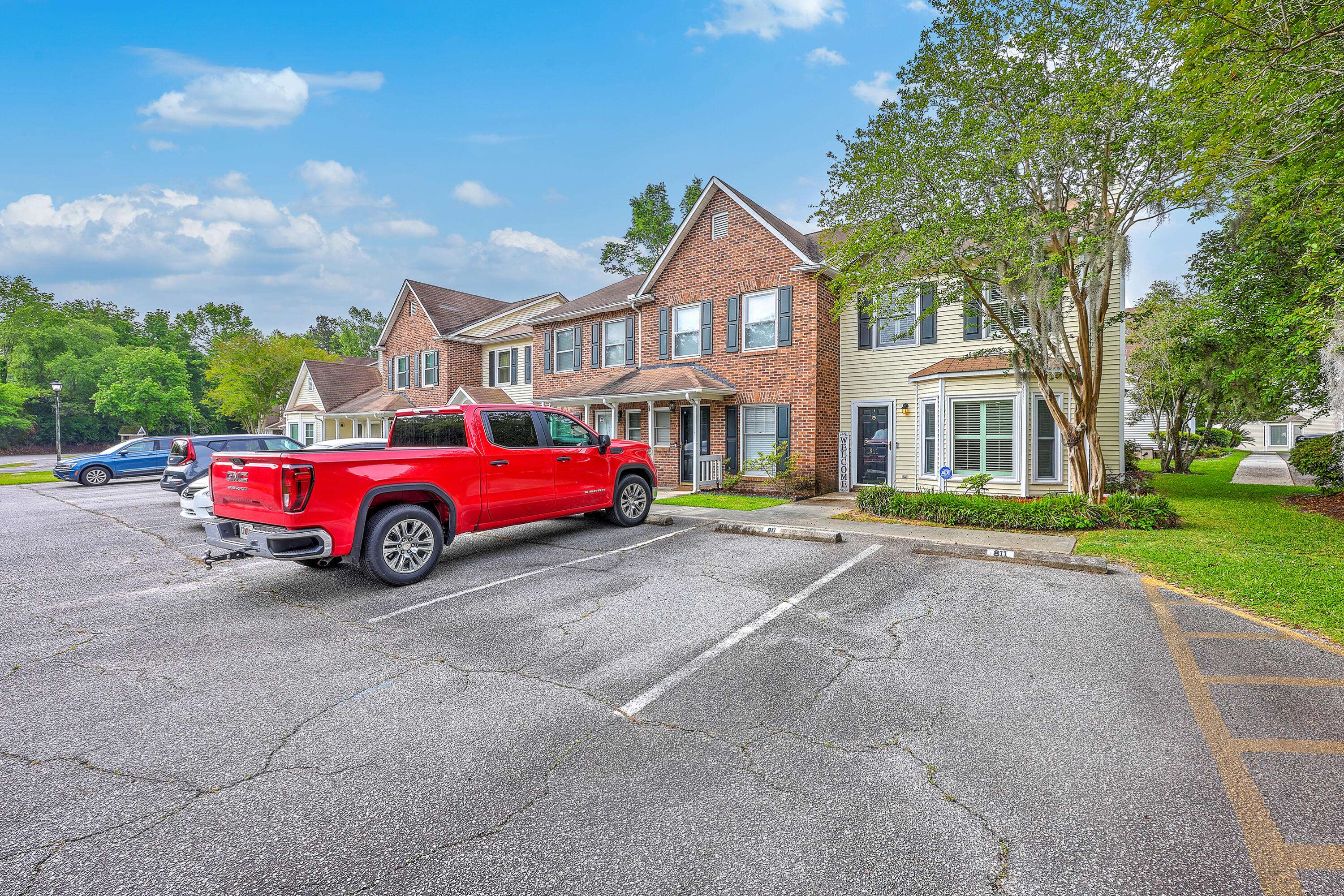 Summerville, SC 29485,811 Reserve Way