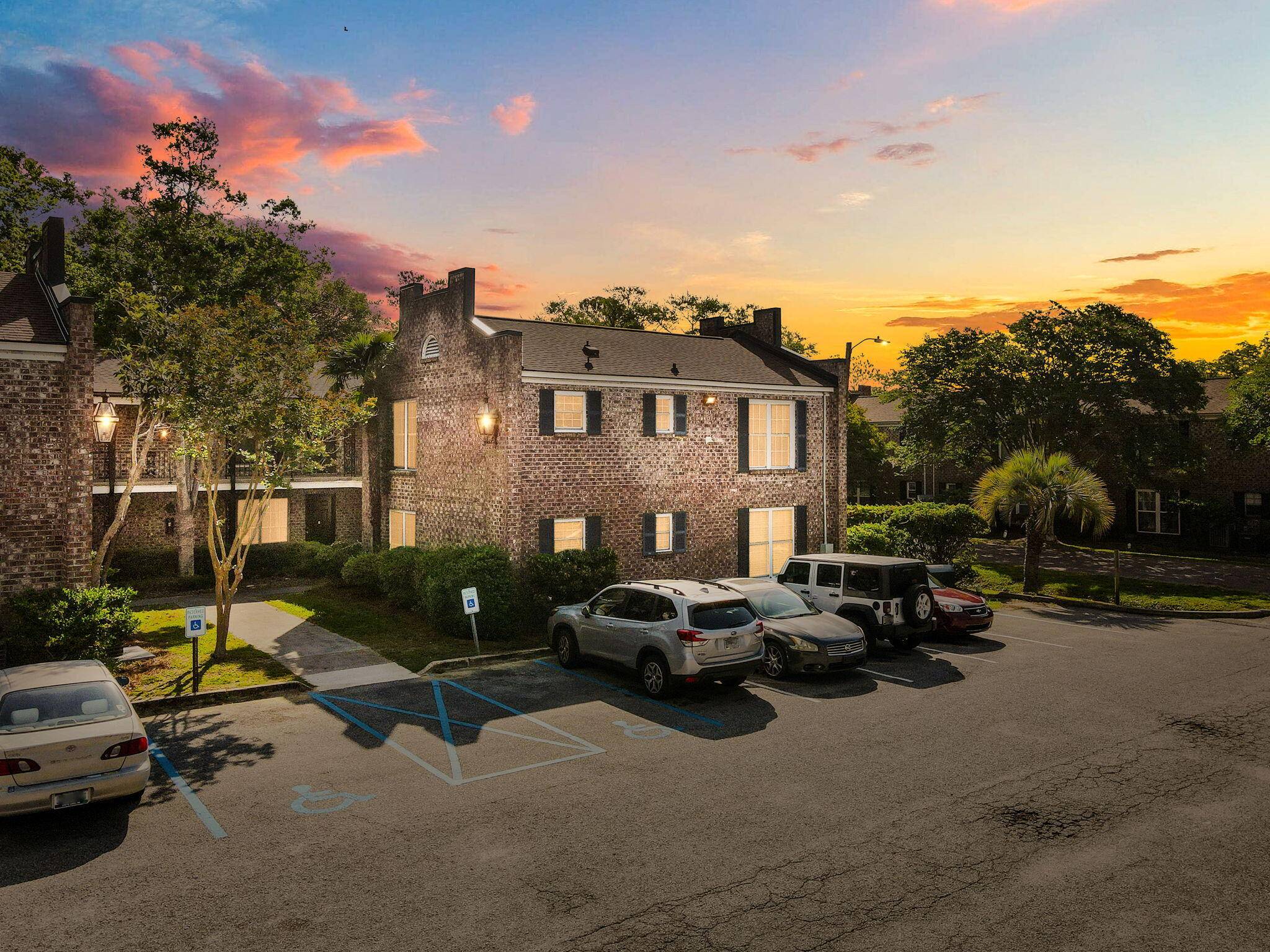Charleston, SC 29407,870 Colony Dr #14